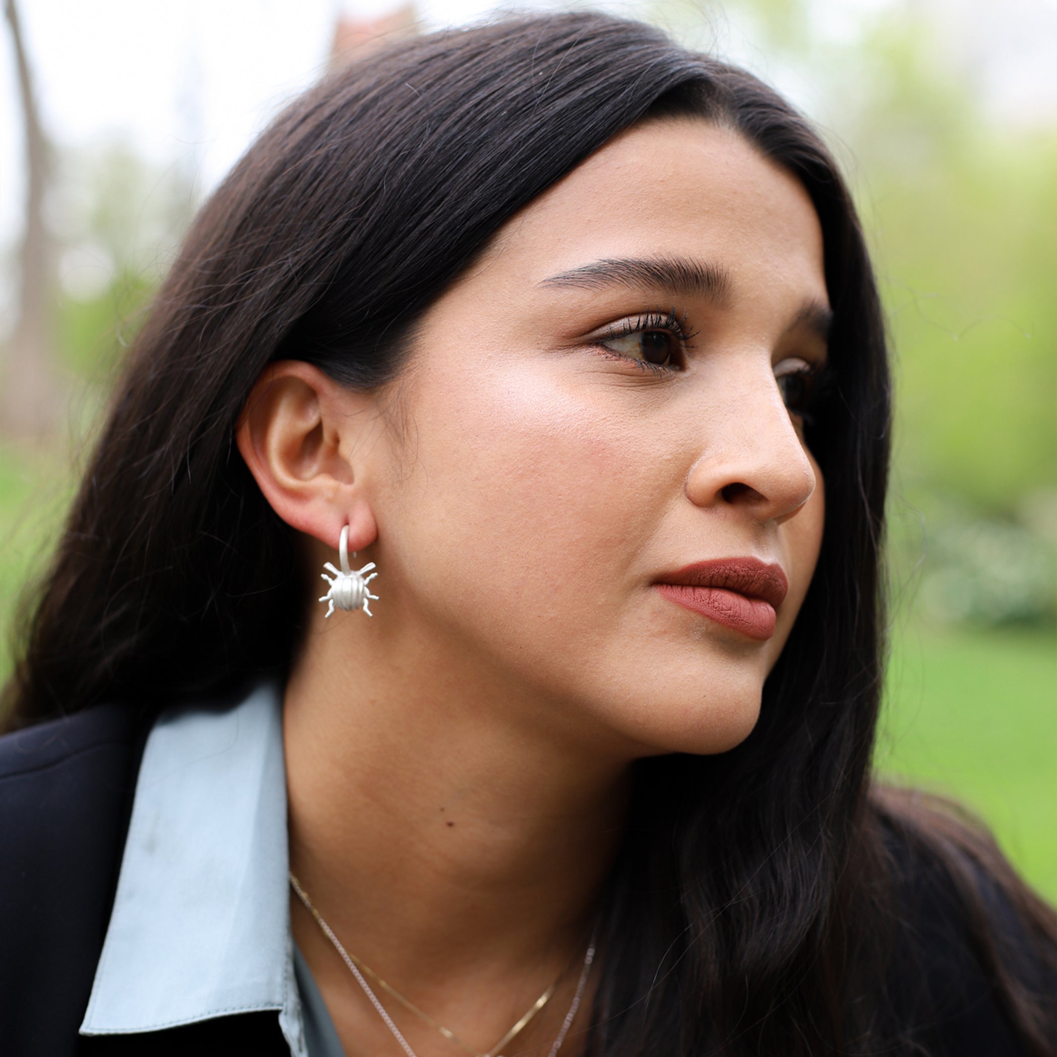 Medium Beetle Silver Hoops Earrings d'Franciscojewelry