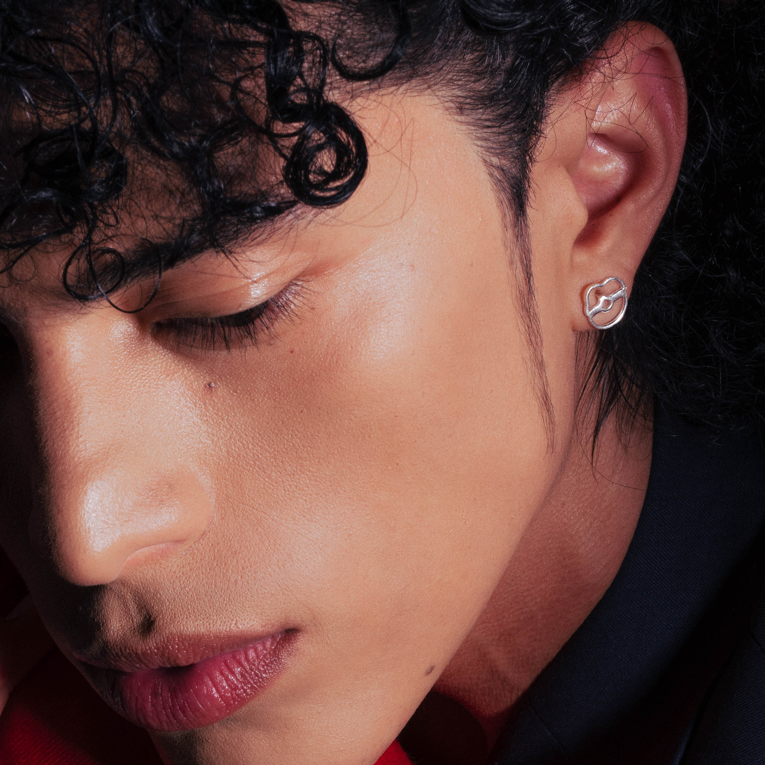 Tiny Besos Earrings - Paz Lifestyle