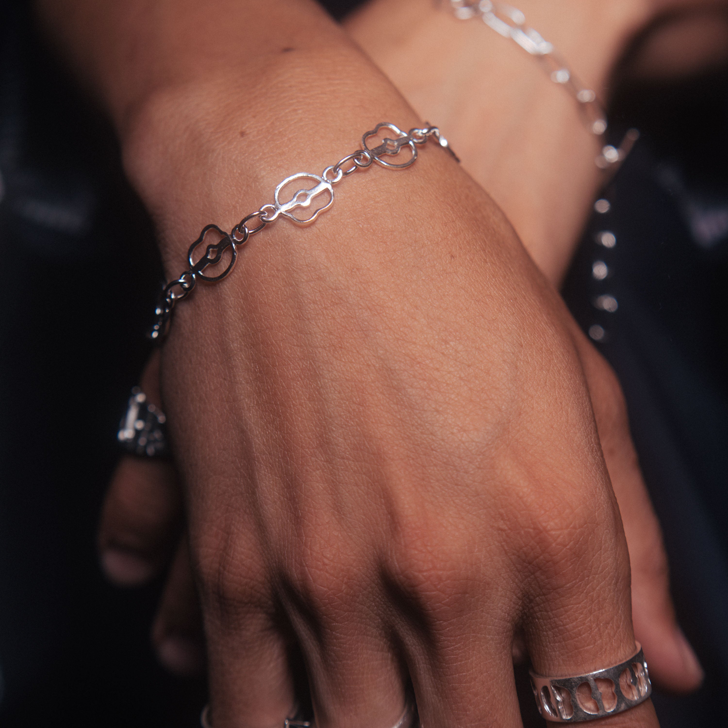 Tiny Besos Bracelet - Paz Lifestyle
