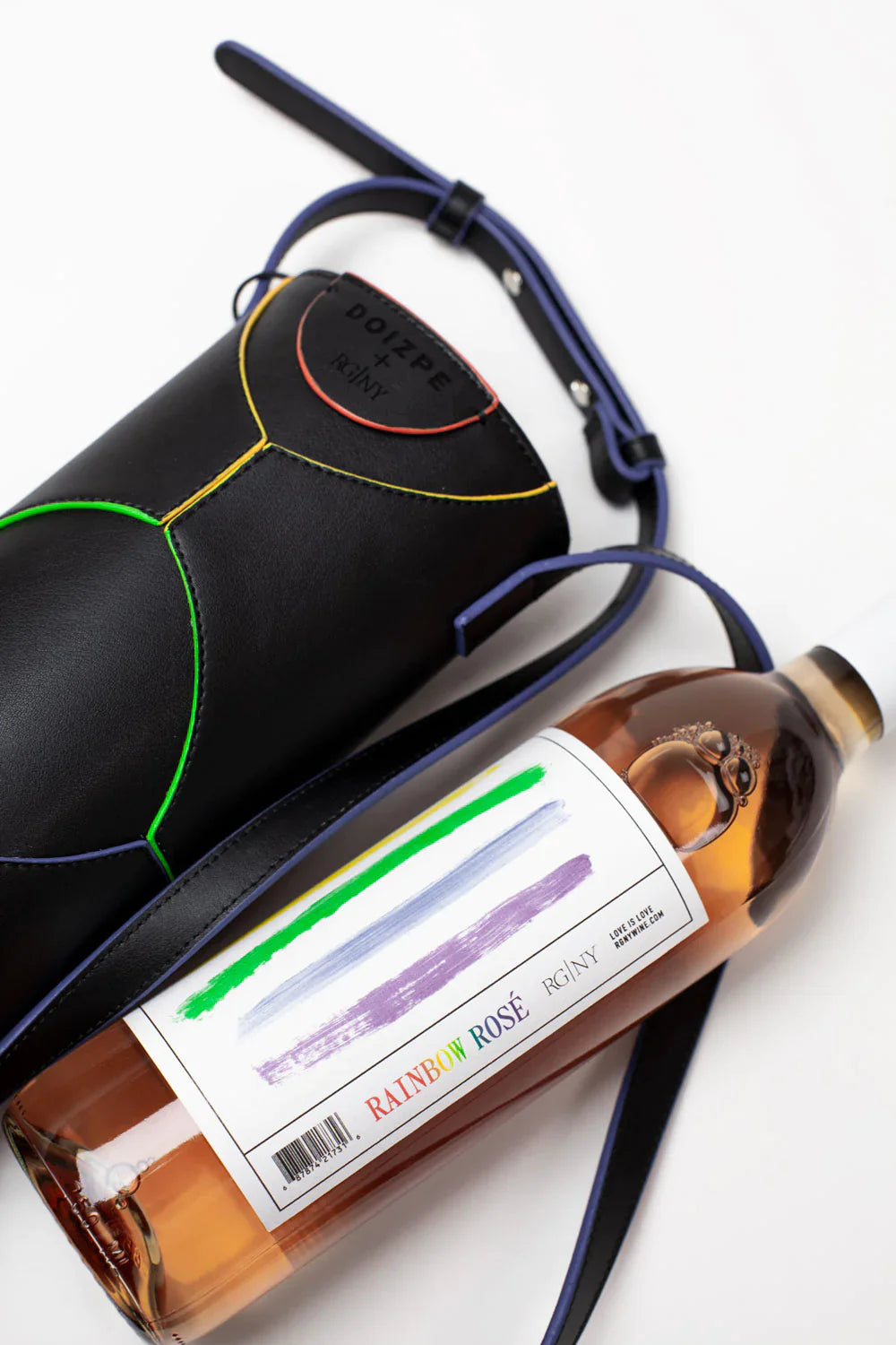 Doizpe-Wine-Whitehandbag-crossbody-tote-cactusleather-mexicocity-madeinmexico-womensbags-mensbags-nyc. Elegant wine gift bag for special occasions
Handmade vegan wine carrier for gifting
Reusable cactus leather bag for wine lovers
Luxury eco wine tote made in Mexico
Stylish sustainable wine bag for dinner parties