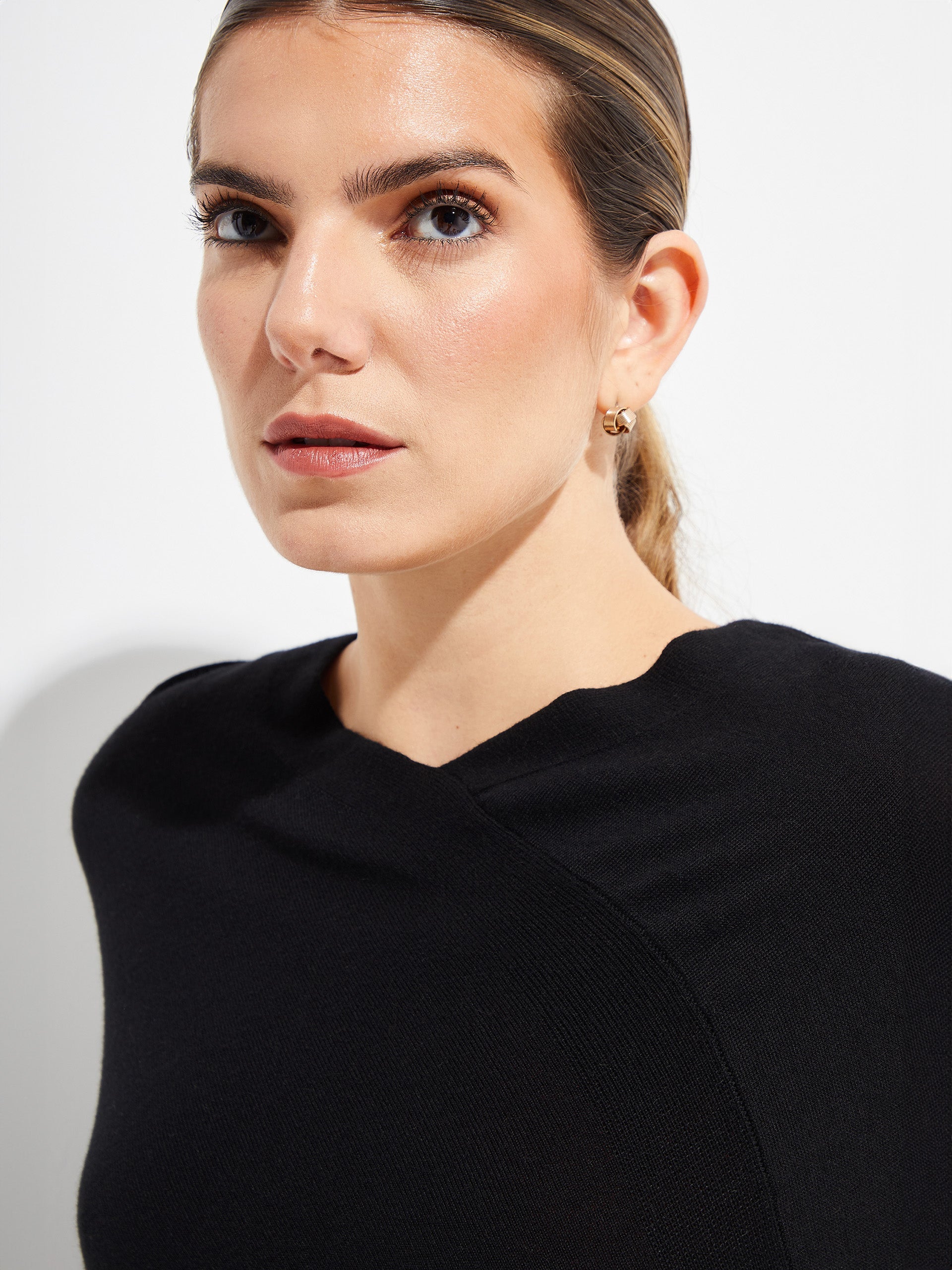 Beryl Poncho Vicuña Color Black