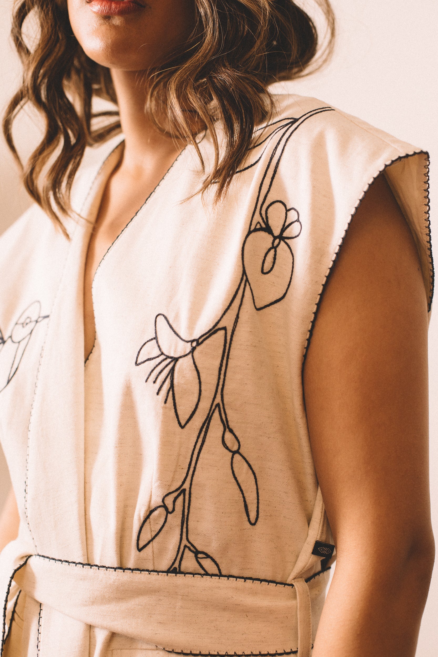 AGUSTINA - ERNESTINA VEST - Paz Lifestyle