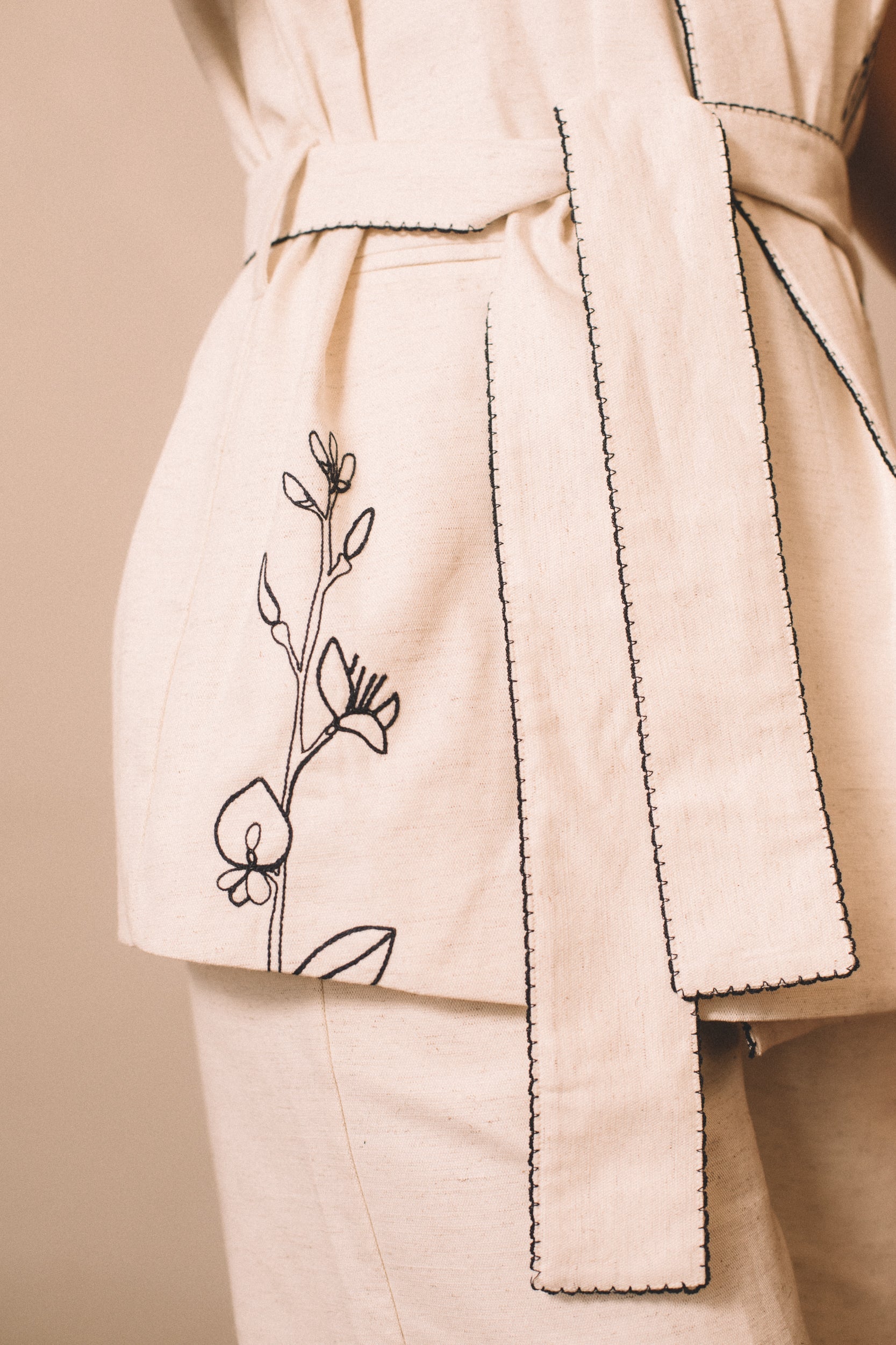 AGUSTINA - ERNESTINA VEST - Paz Lifestyle