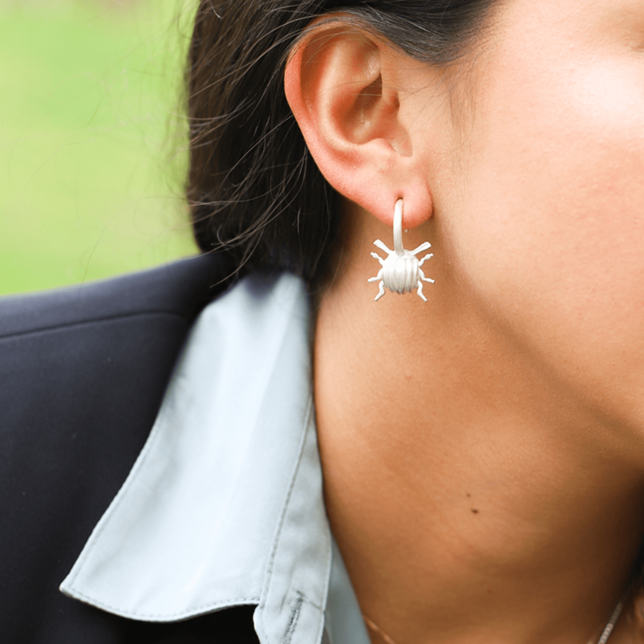 Medium Beetle Silver Hoops Earrings d'Franciscojewelry