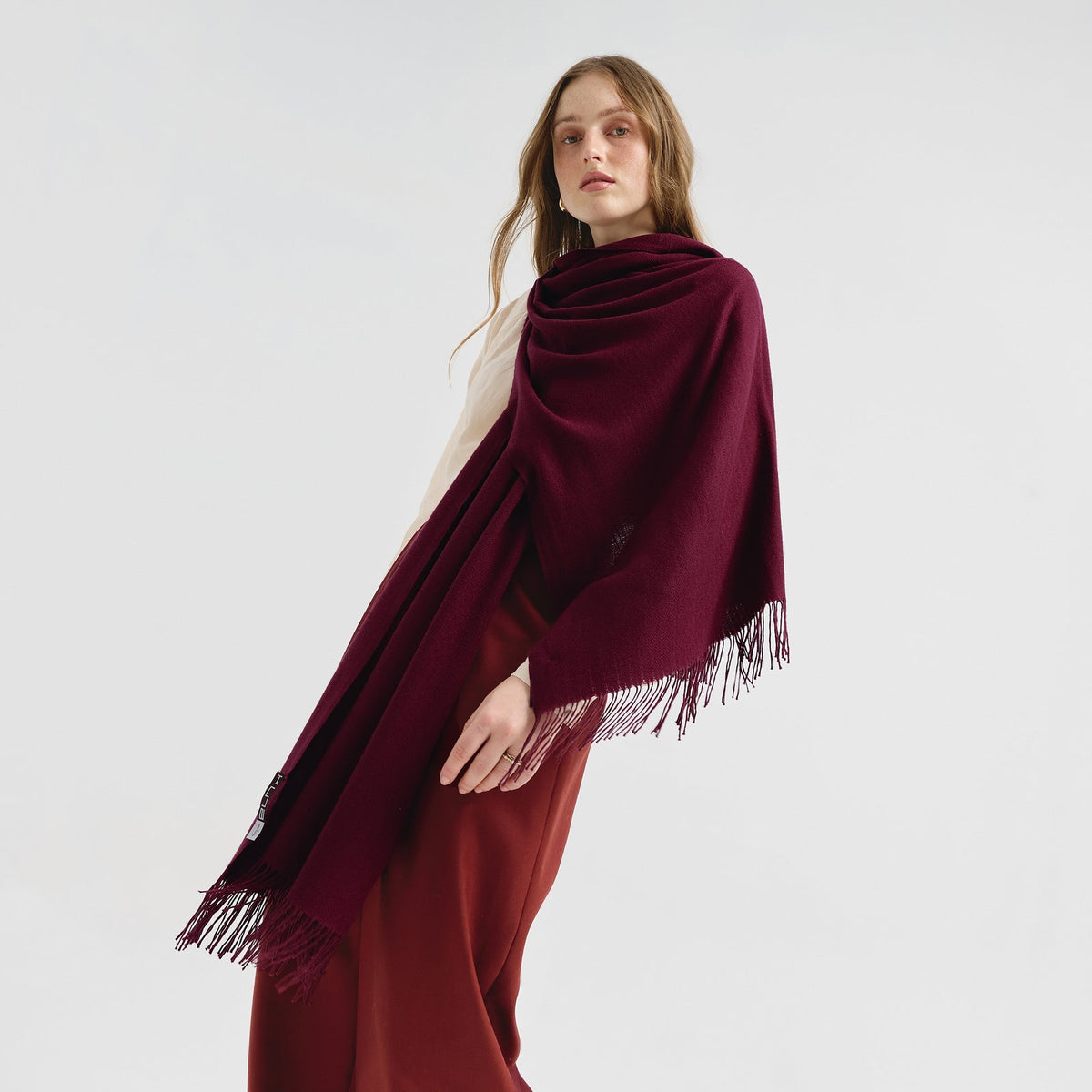 Bellinzona Shawl Vicuña Cherry