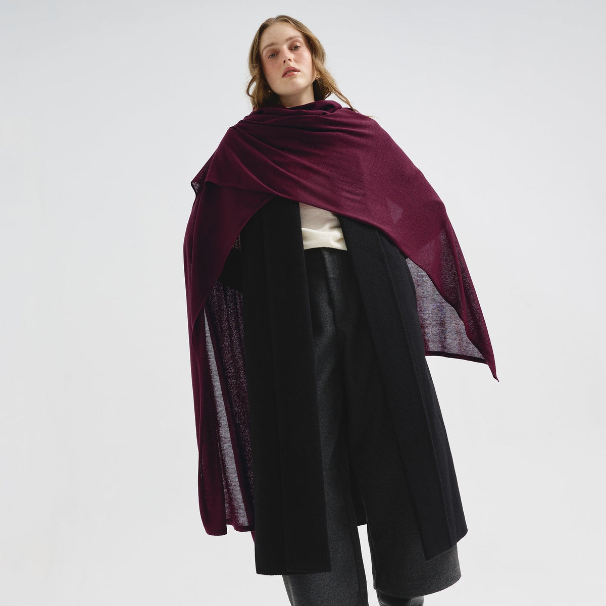 Bouveret Shawl Vicuña Cherry