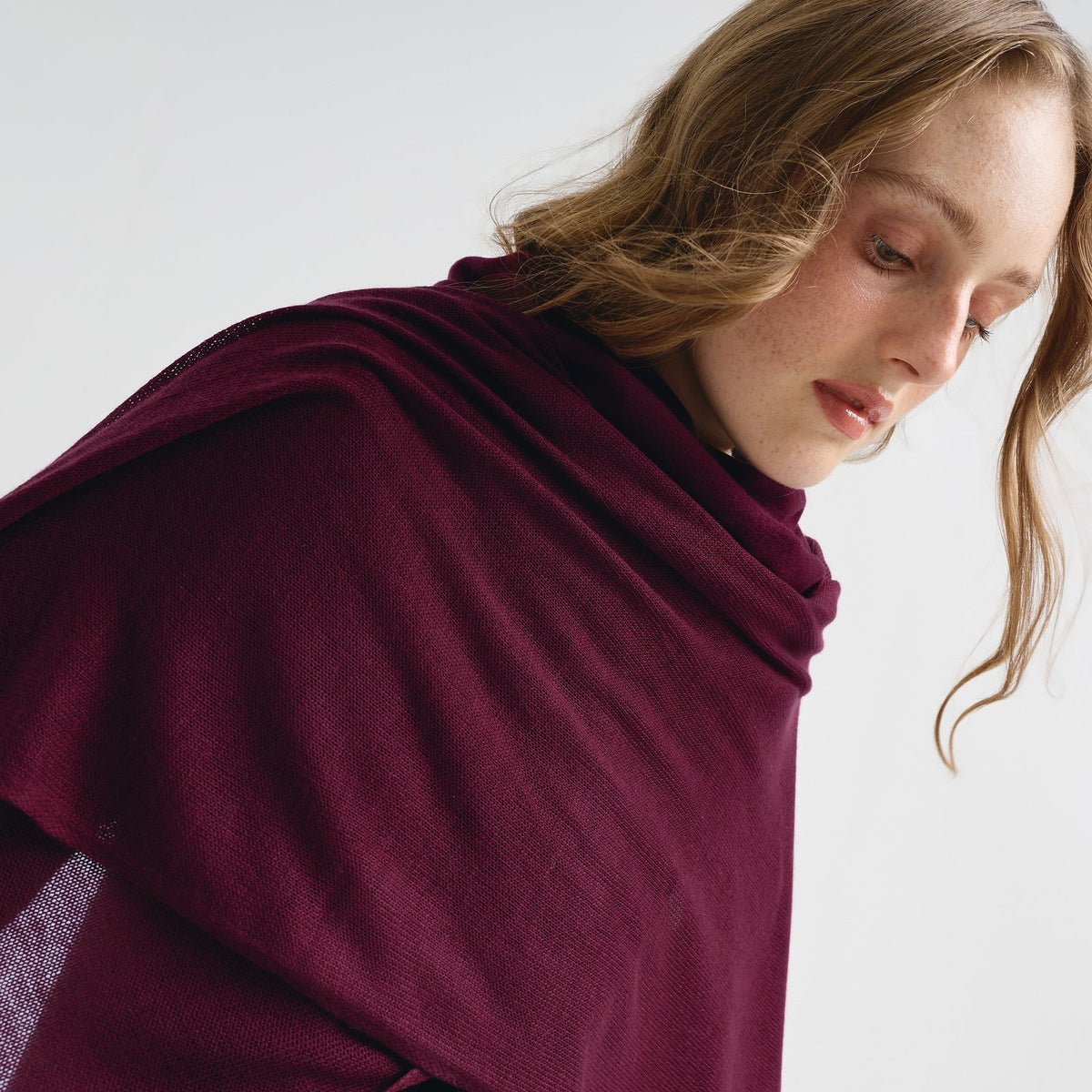 Bouveret Shawl Vicuña Cherry