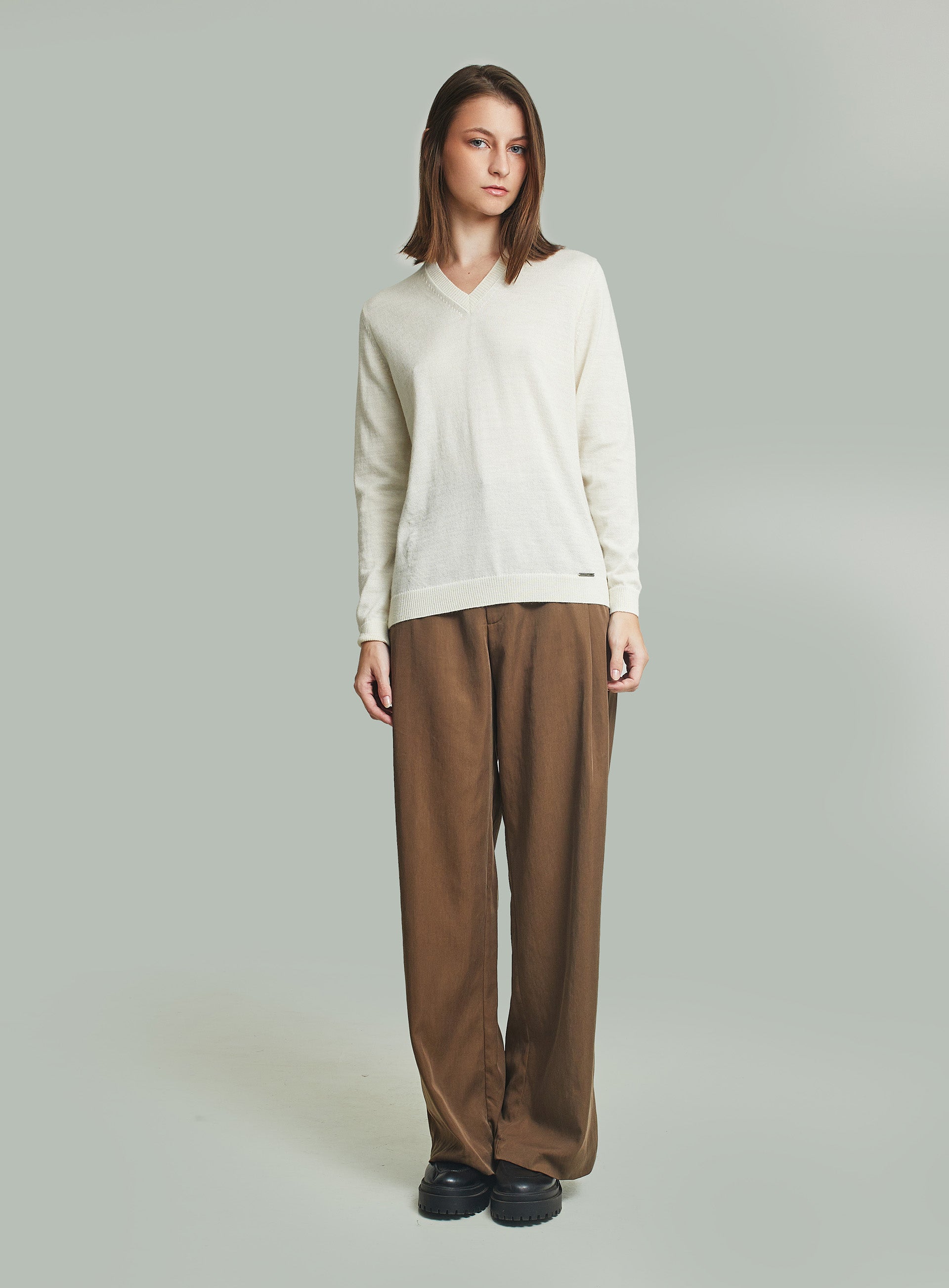 Alicia Sweater Baby Alpaca Color Ecru - Paz Lifestyle 