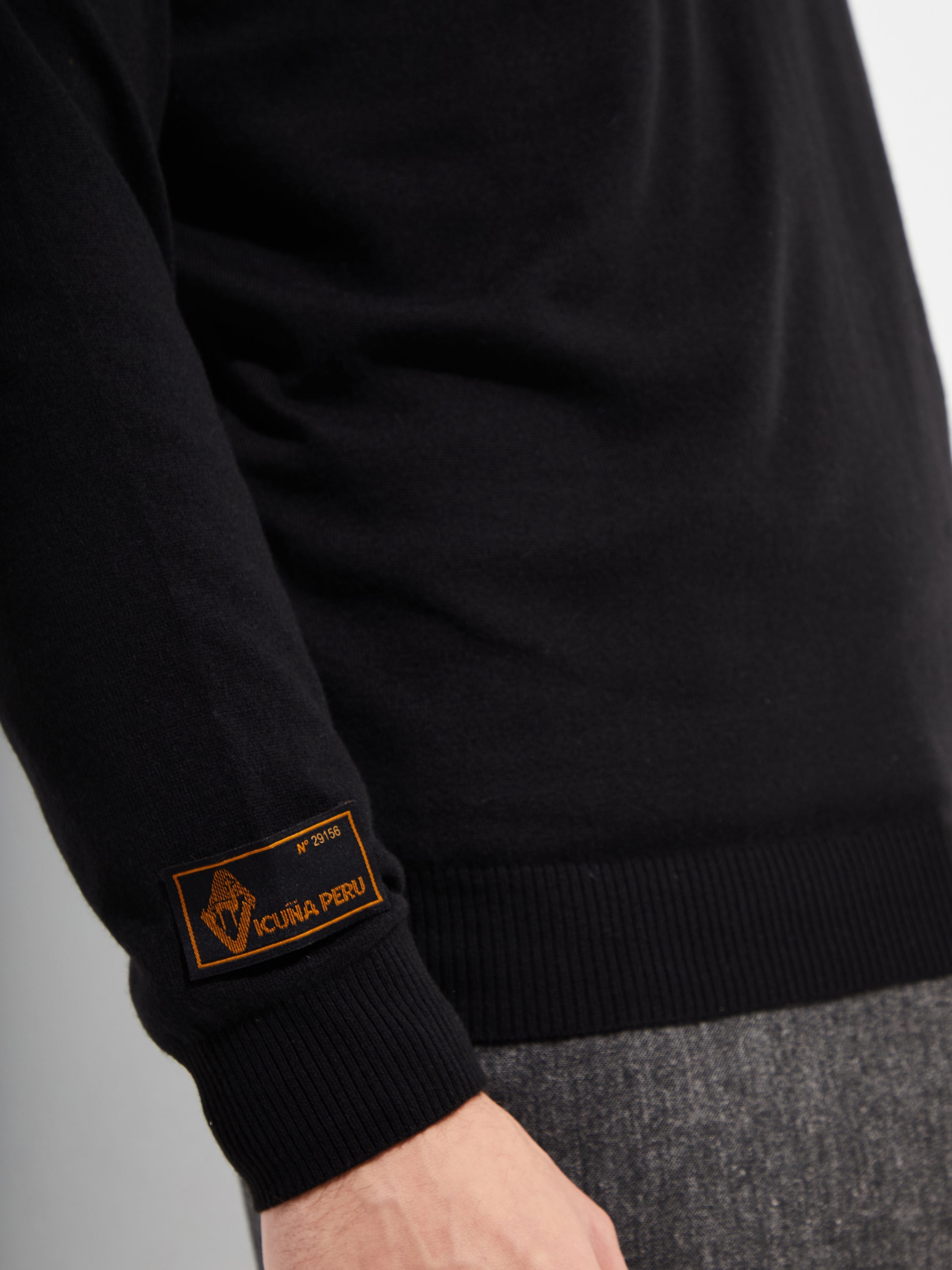 Brian Sweater Vicuna Color Black