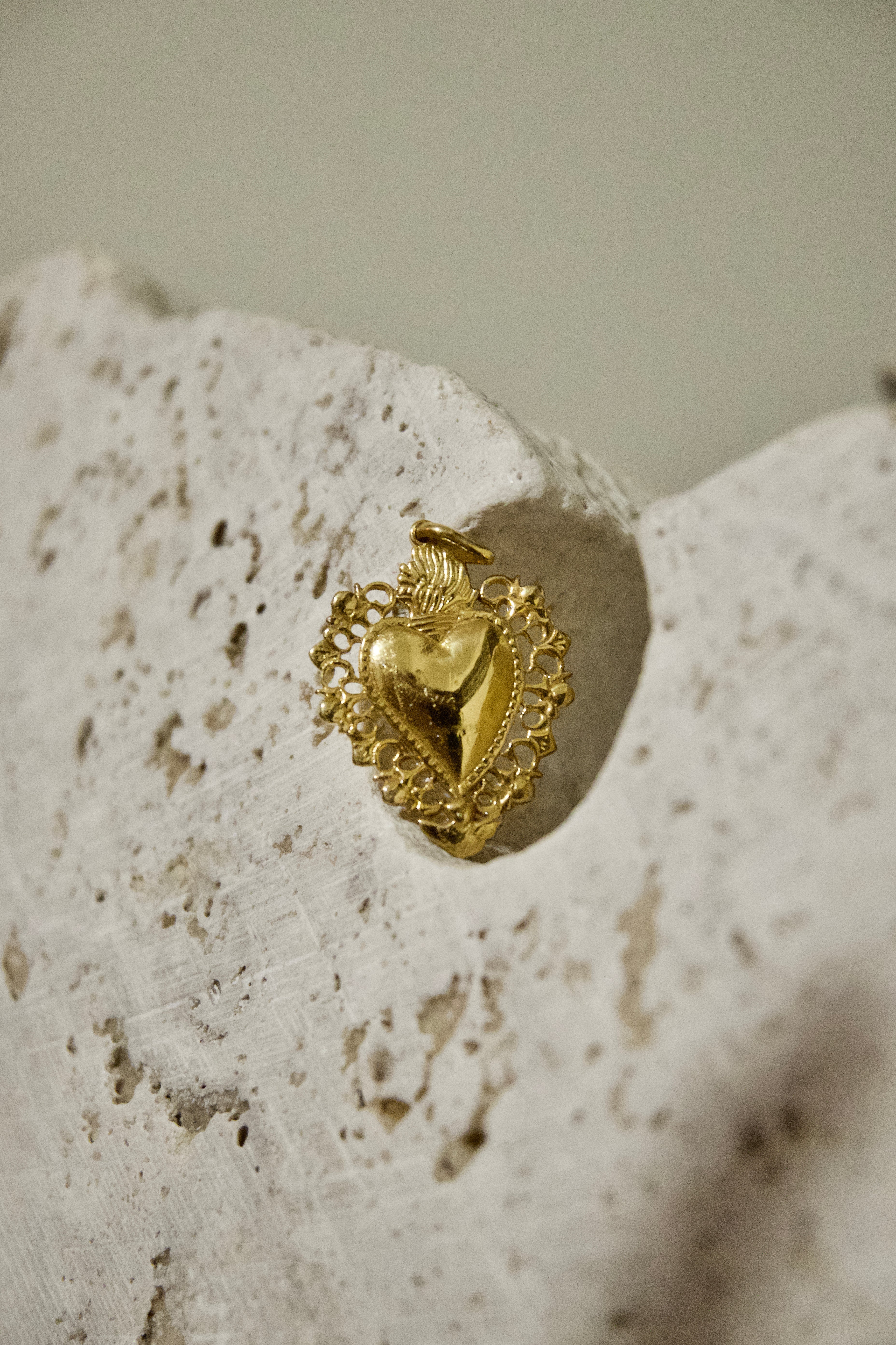 Colonial Pendant
