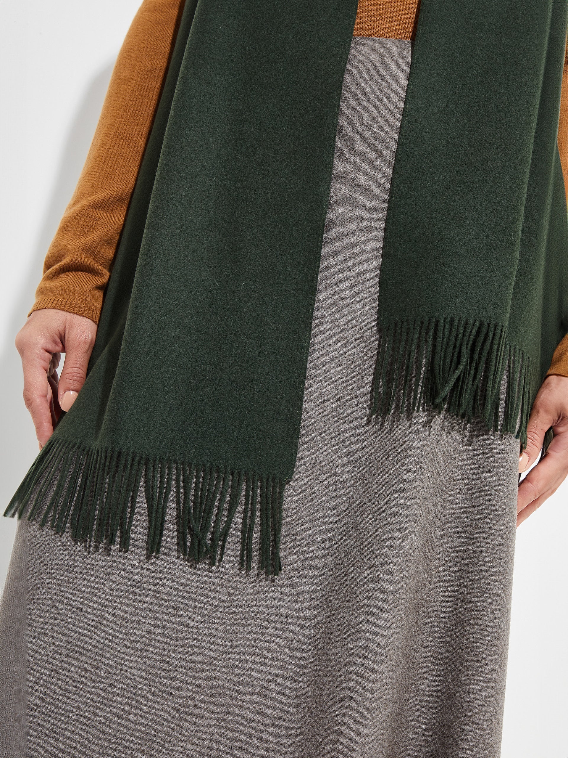 Basel Scarf Vicuna Color Green - Paz Lifestyle 