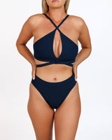 Lianna is 5'5", 28" waist, 38" hip and wearing size M