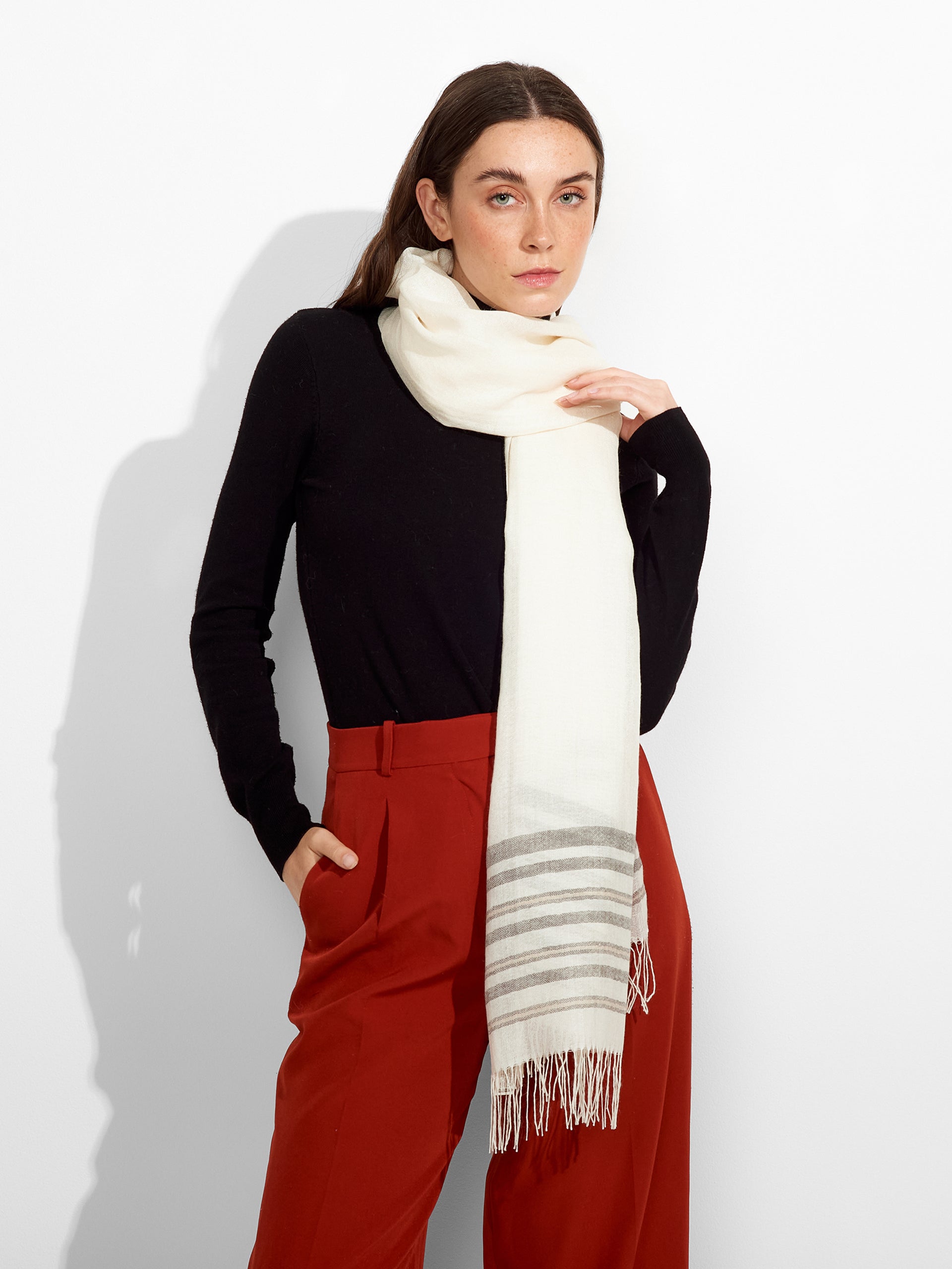 Mao Shawl Baby Alpaca Color Ecru