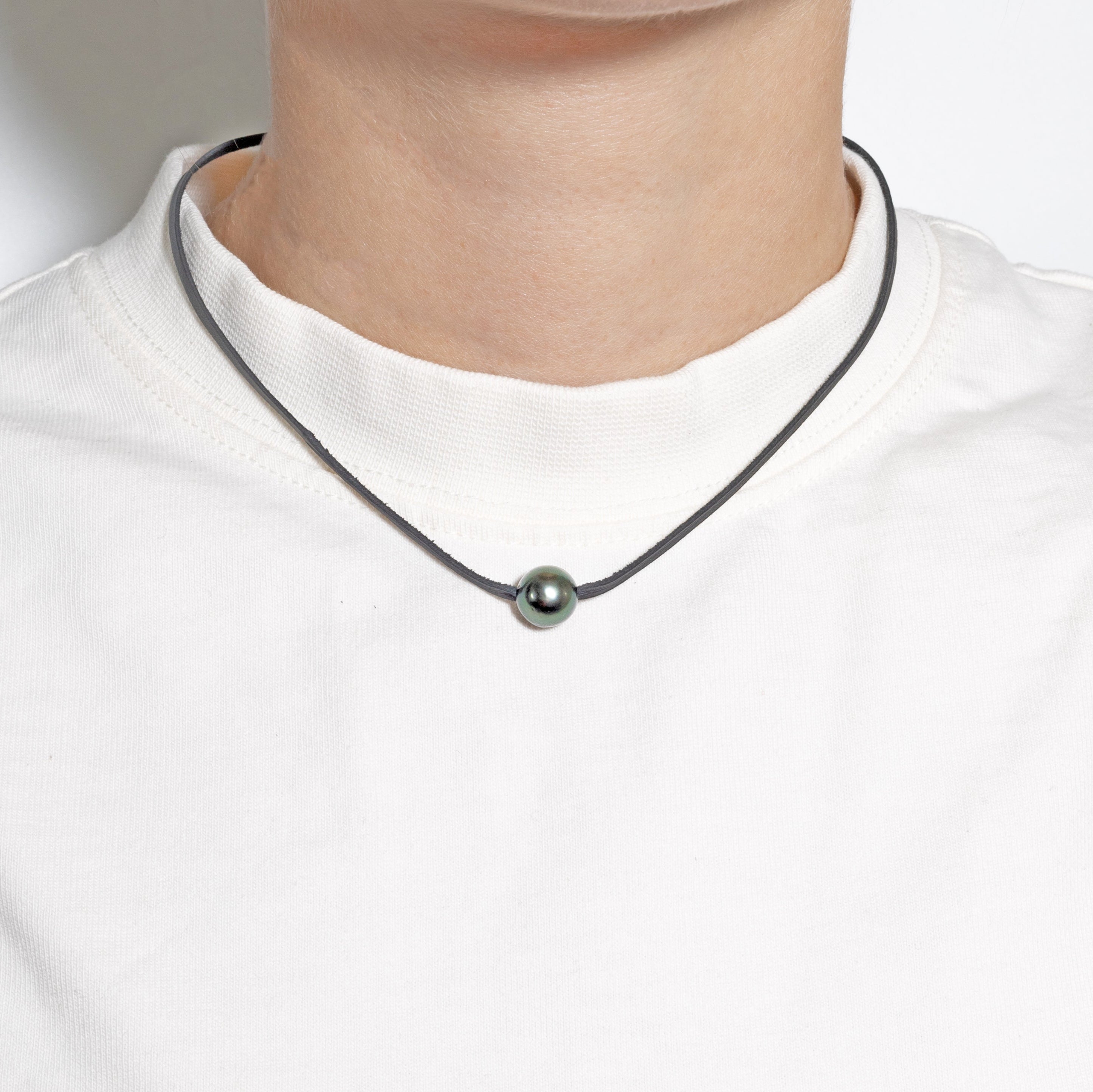 Kamoka for Men: Mana Necklace with Mother-of-Pearl Button Closure - Paz Lifestyle 