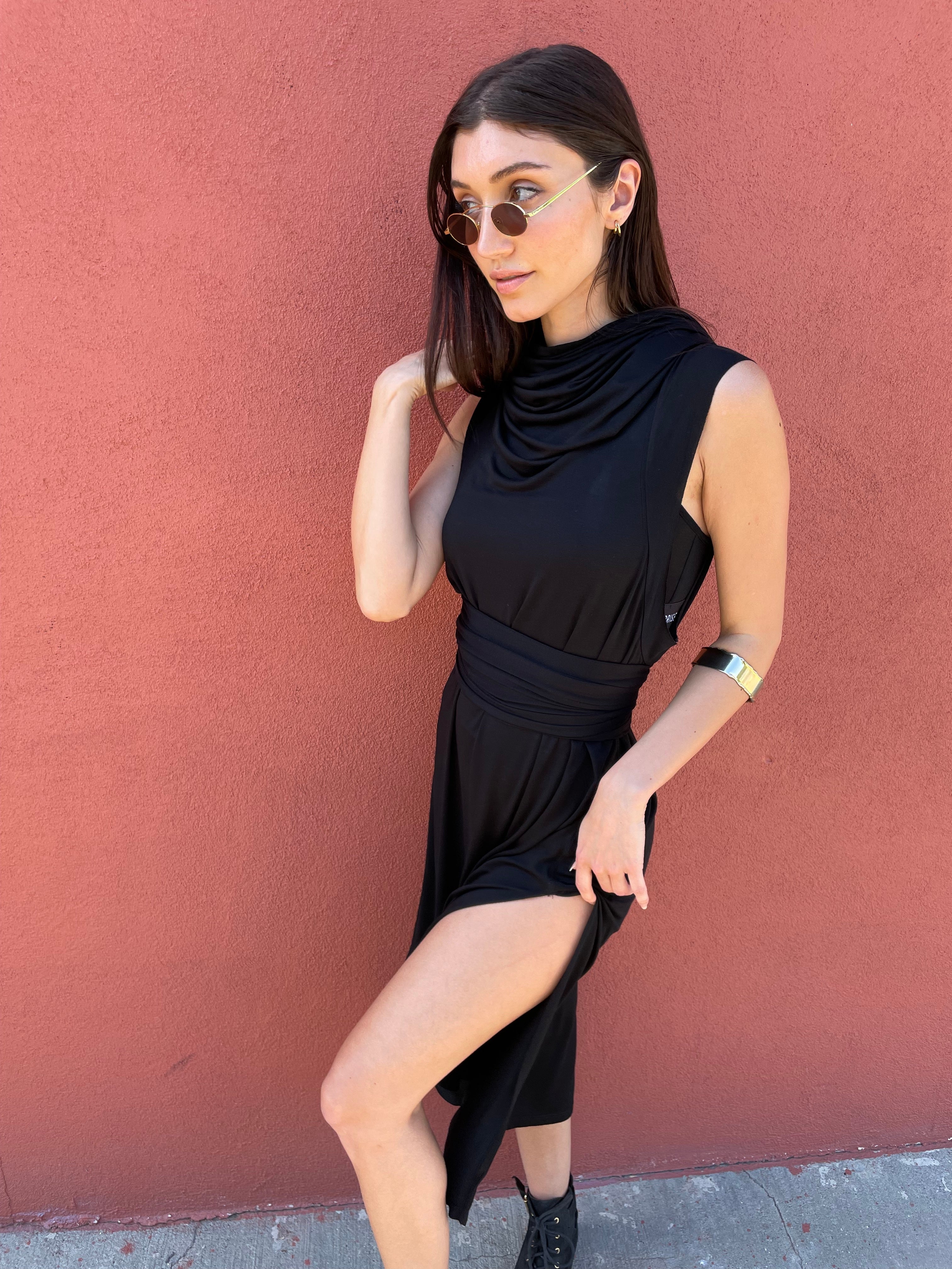 Lâcher Prise Long summer dress -  Side Posed Model Wearing Goggles