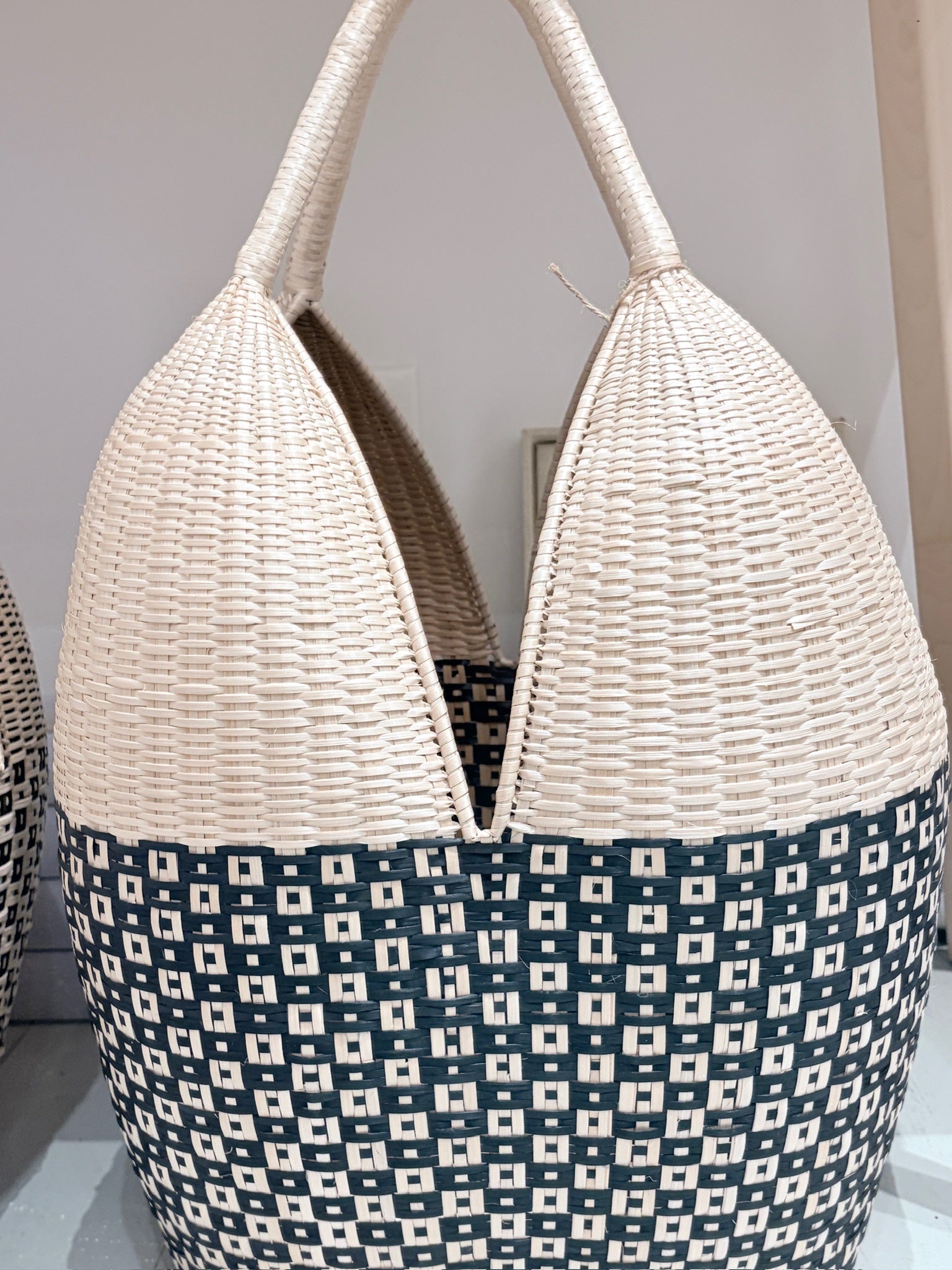 Paja Tetera Tote Basket known as Cuatro Tetas