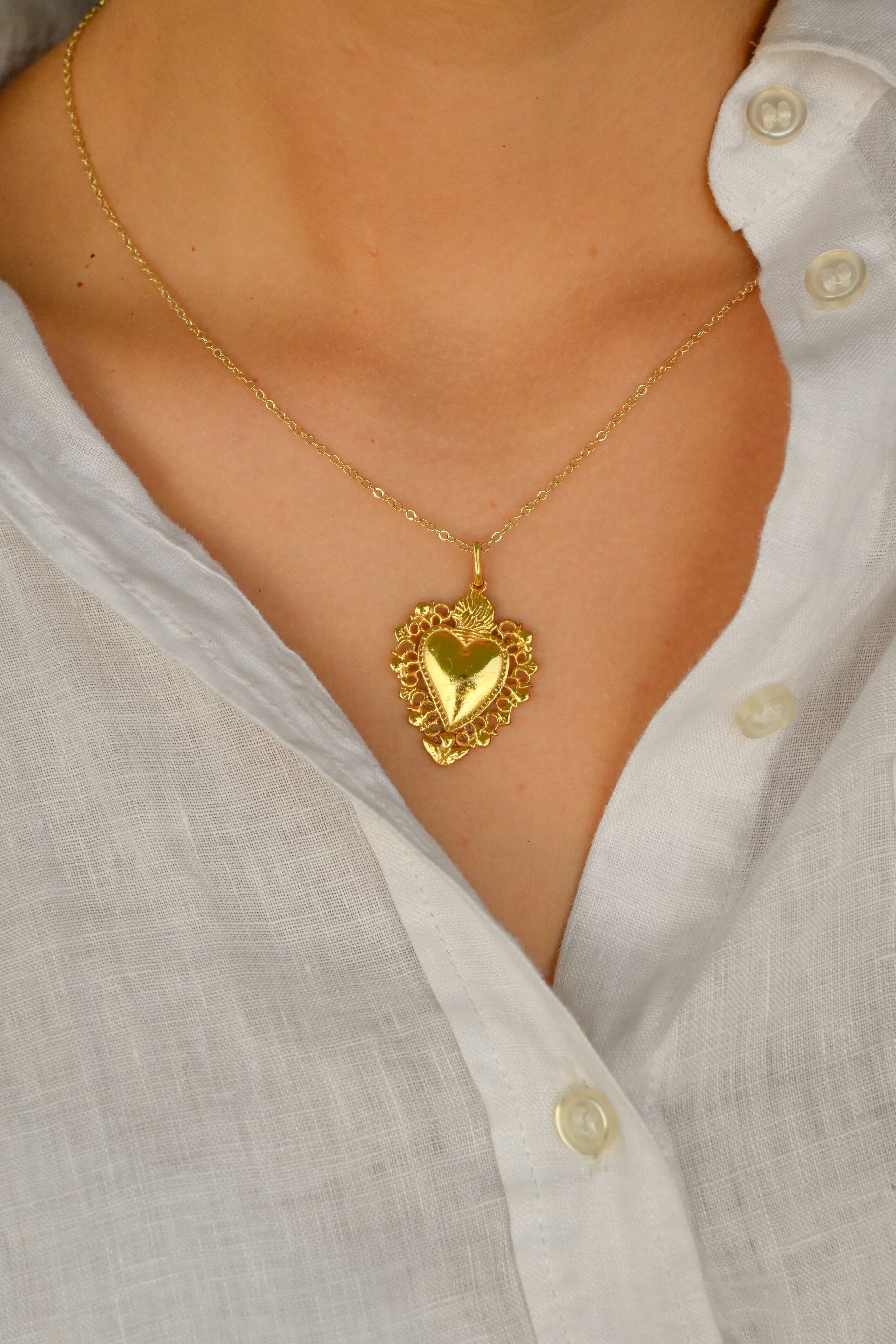 Colonial Pendant