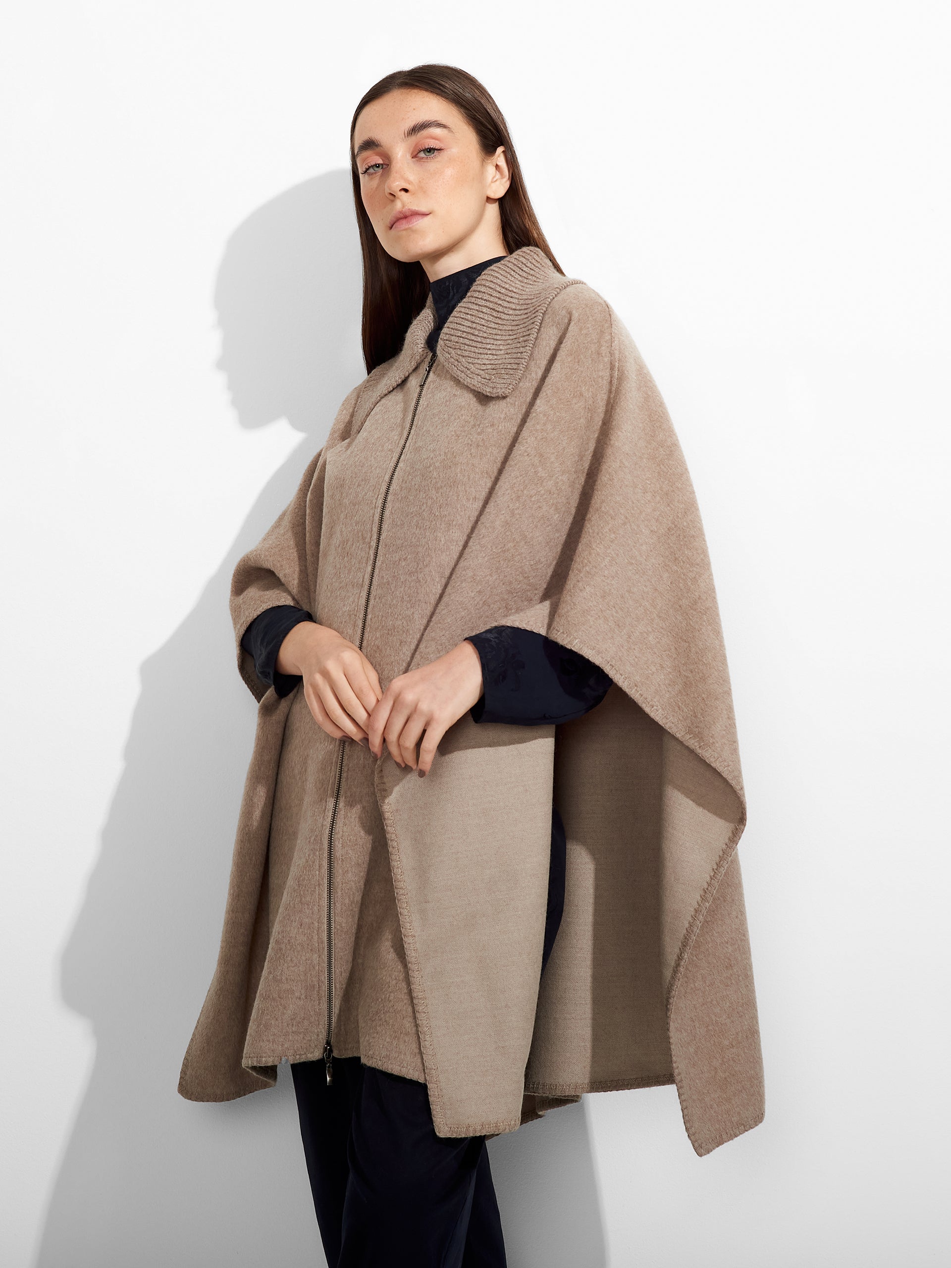 Zendaya Cape Baby Alpaca Color Brown