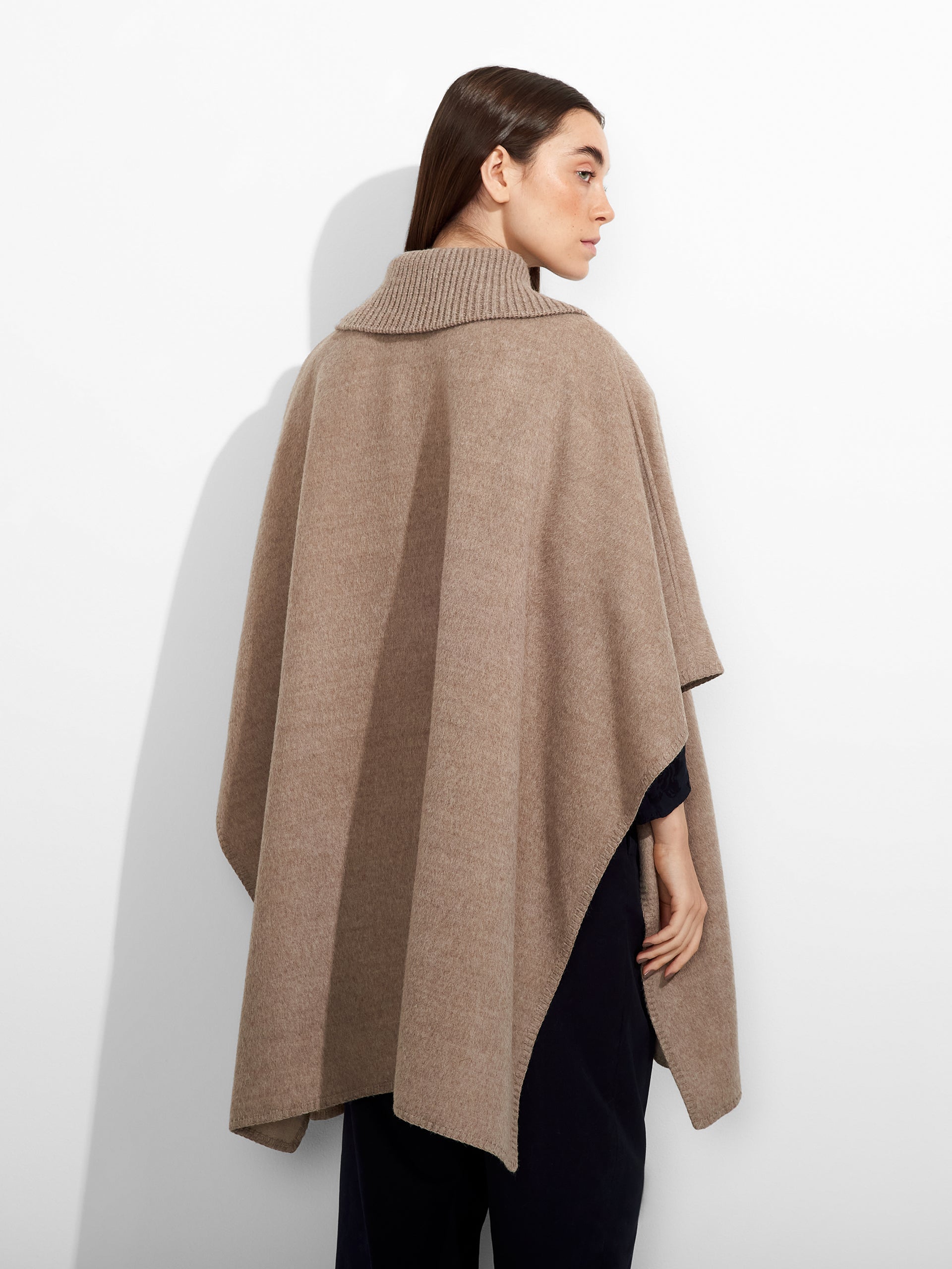 Zendaya Cape Baby Alpaca Color Brown