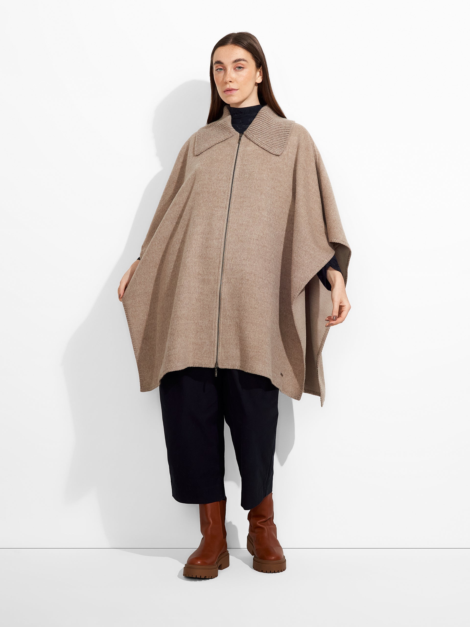 Zendaya Cape Baby Alpaca Color Brown