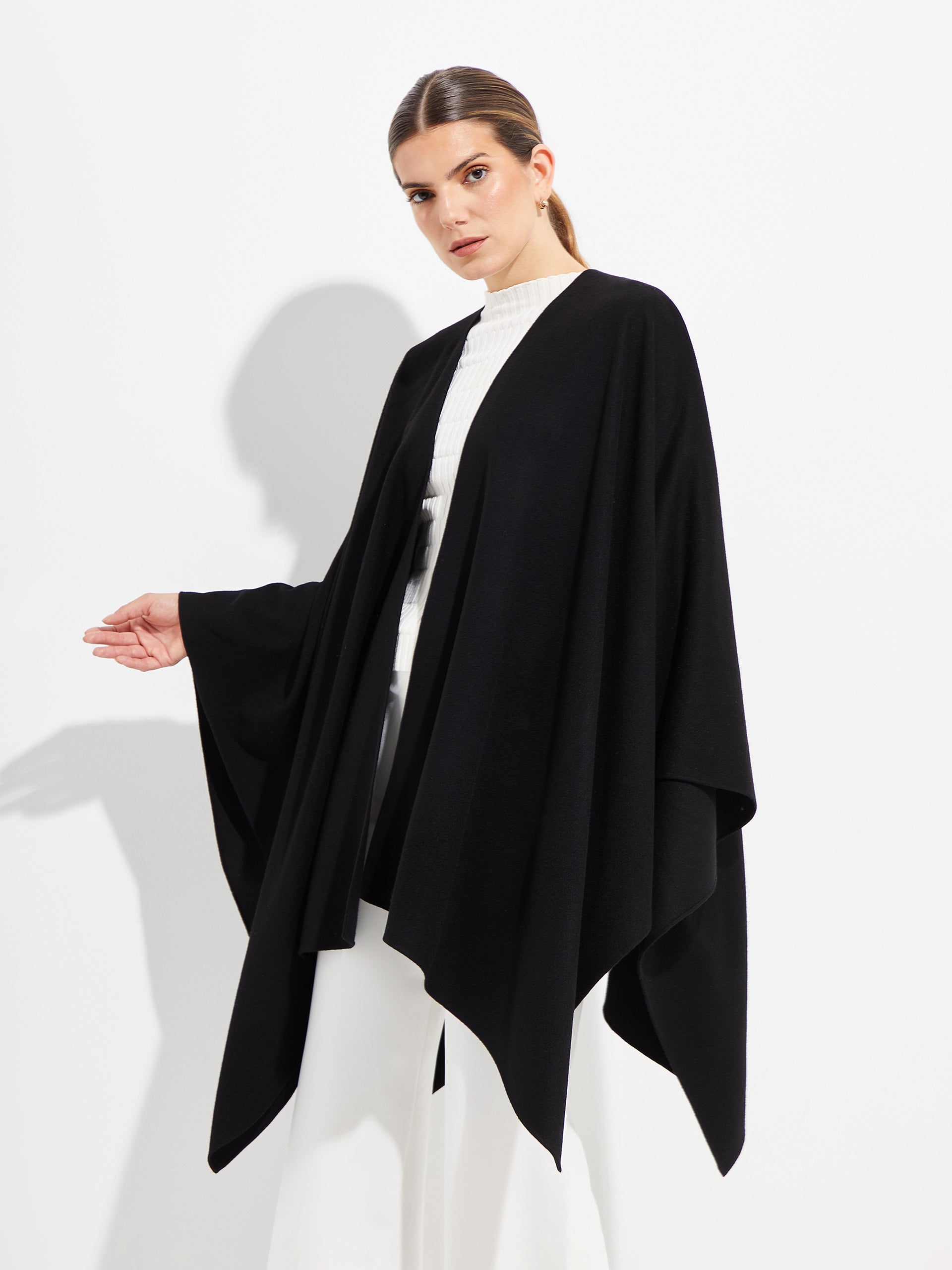 Betty Cape Vicuña Color Black