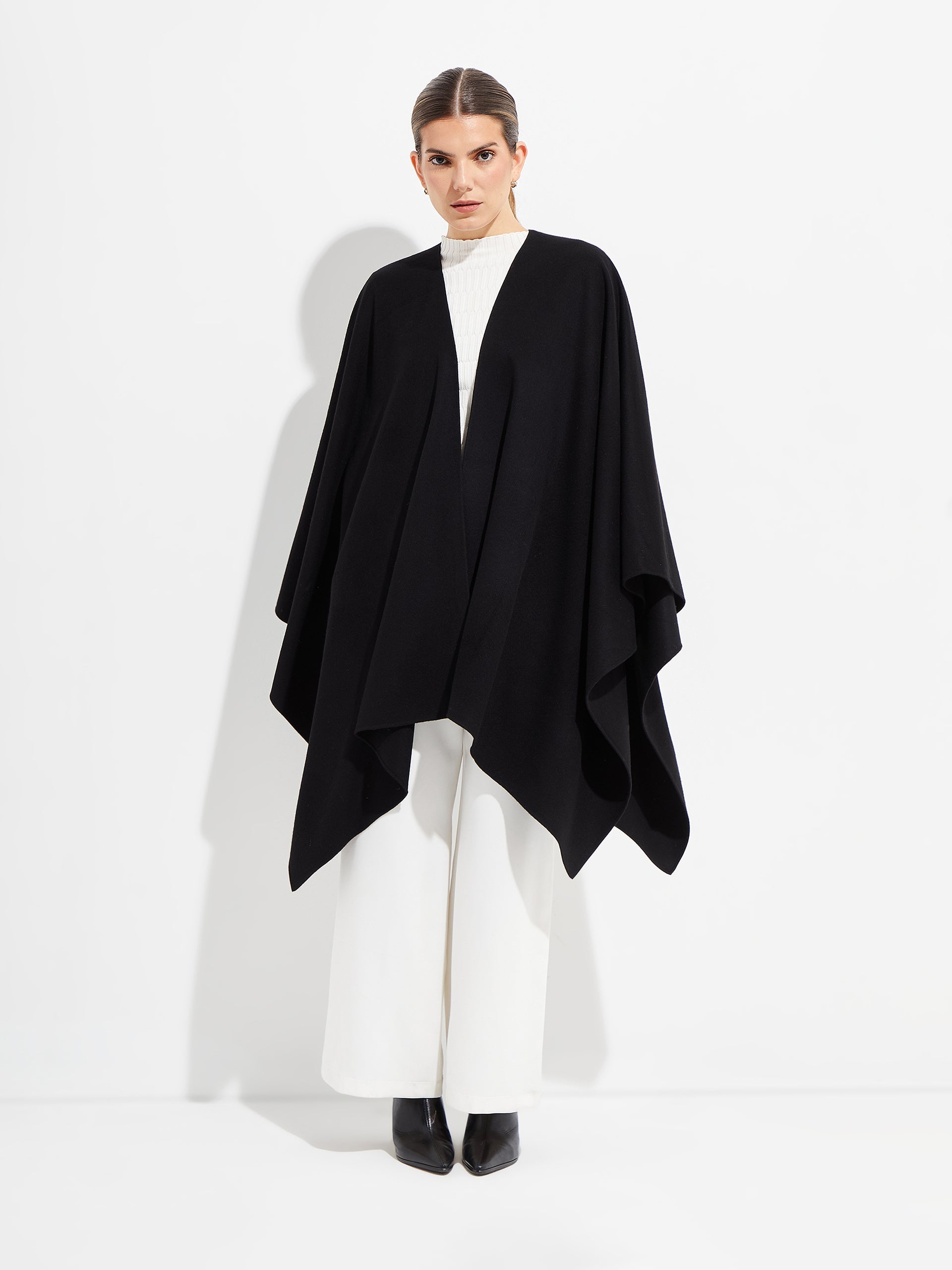 Betty Cape Vicuña Color Black