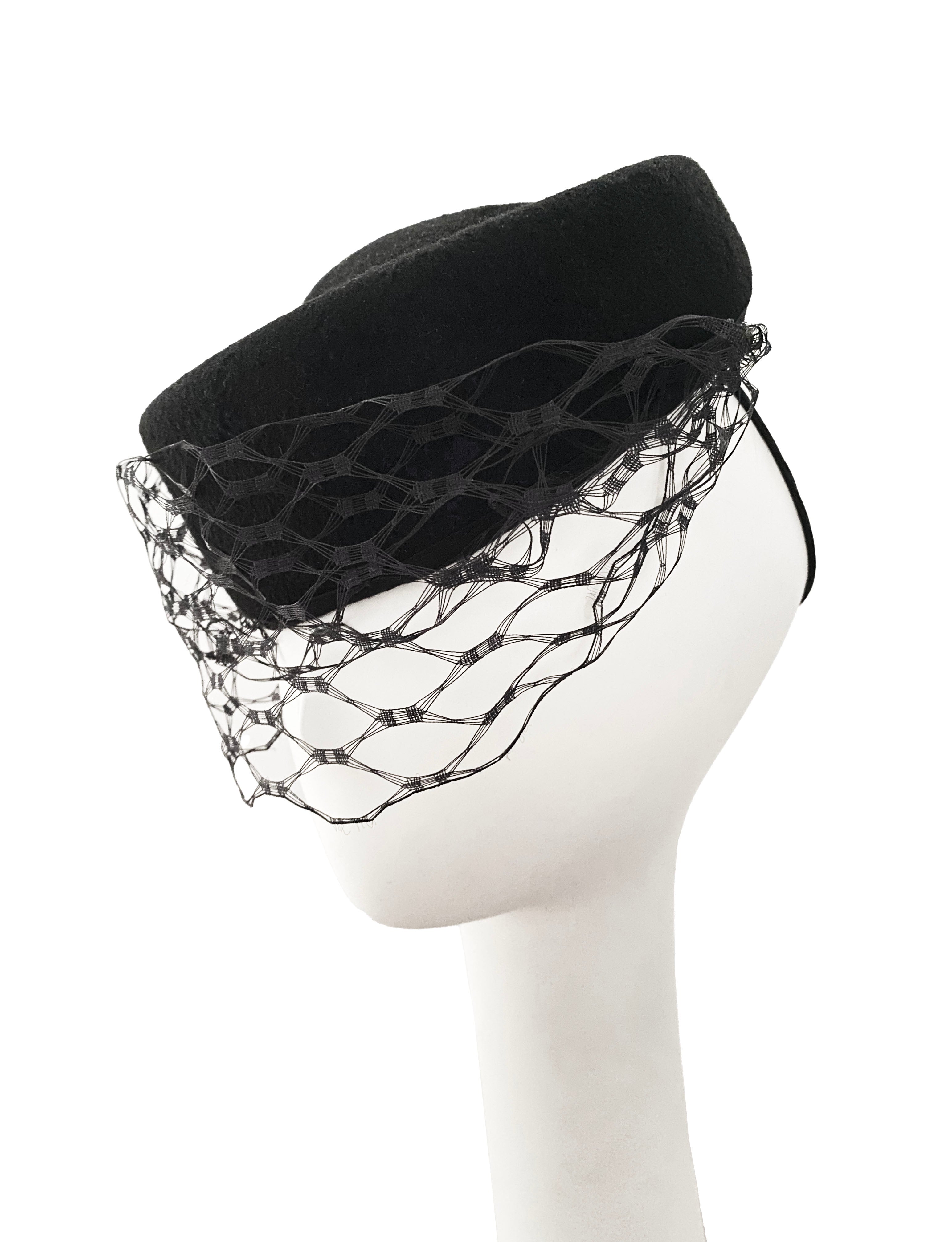 Kahon Pillbox W/ Cage Veil