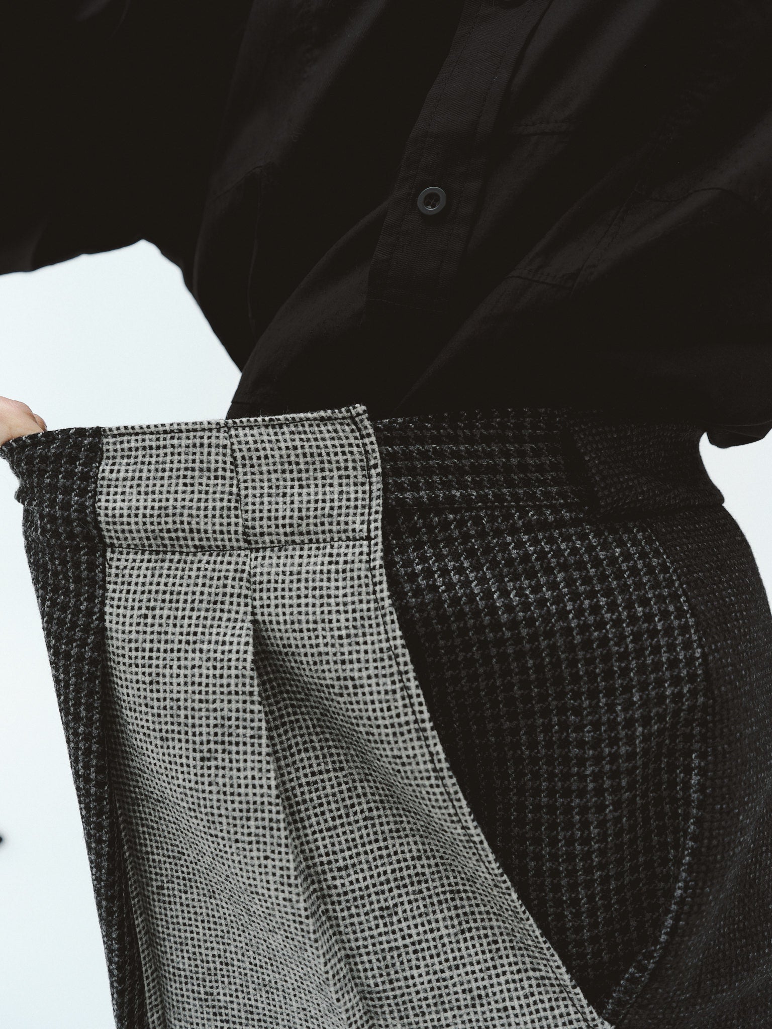 LUCILA Merino Wool Bermuda Shorts, Carbón | Pre-Order - Paz Lifestyle 