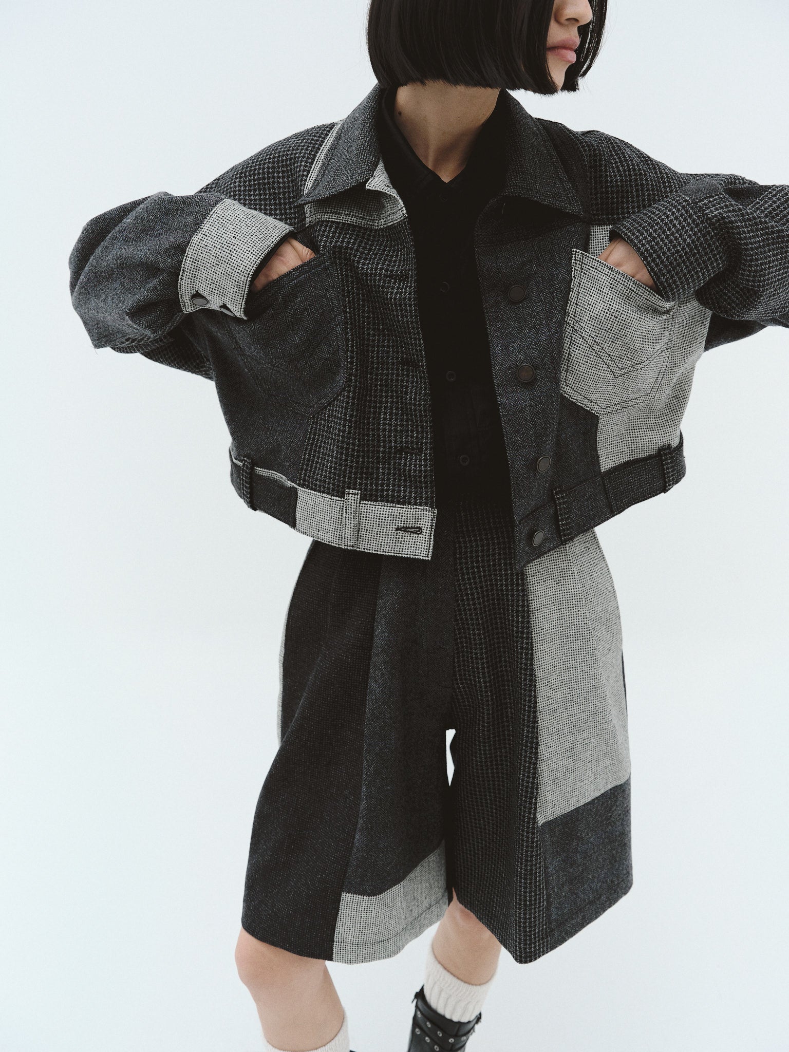 LUCILA Merino Wool Bermuda Shorts, Carbón | Pre-Order - Paz Lifestyle 