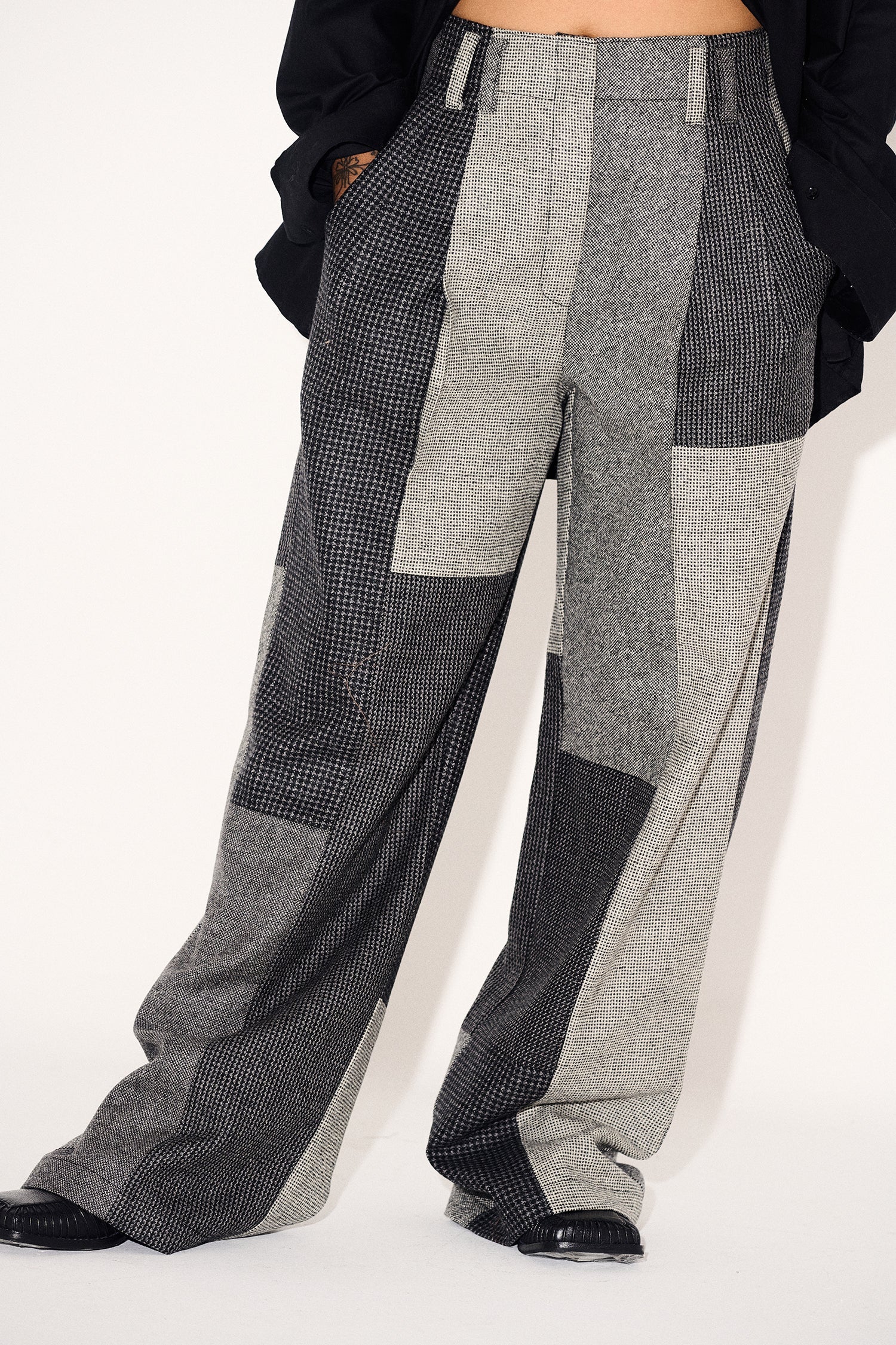 Guadalupe Trousers in Carbón Patchwork Merino Wool - Paz Lifestyle 