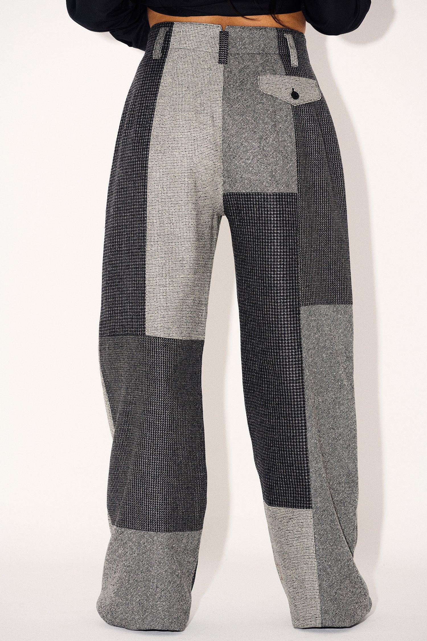 Guadalupe Trousers in Carbón Patchwork Merino Wool - Paz Lifestyle 