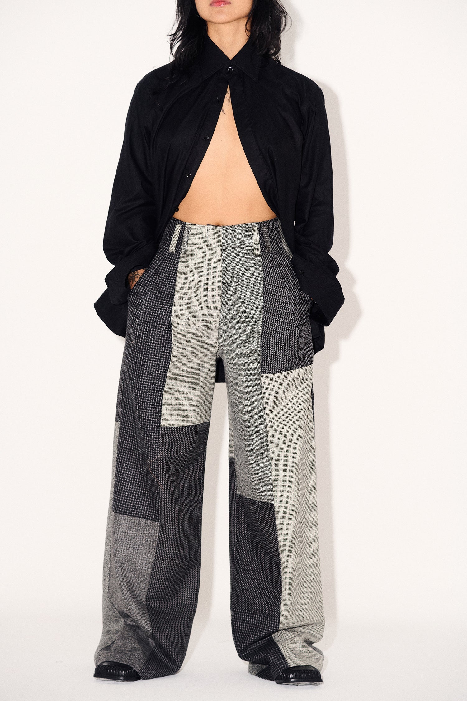 Guadalupe Trousers in Carbón Patchwork Merino Wool - Paz Lifestyle 