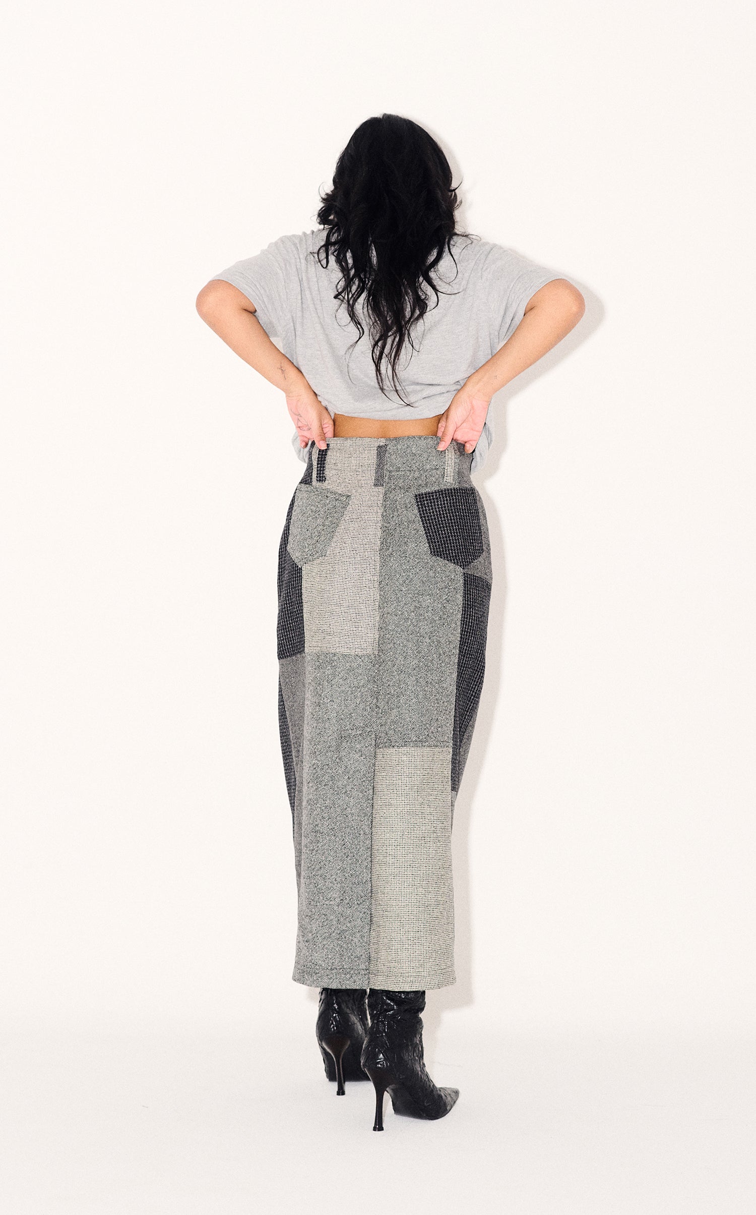 Juana Skirt in Carbón Patchwork Merino Wool - Paz Lifestyle 
