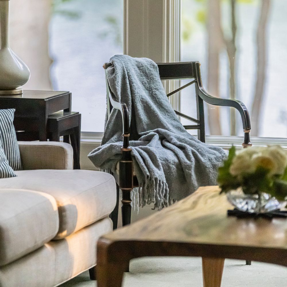 Bouclé Collection - Handloomed Alpaca Bouclé Graphite Throw Blanket From Peru