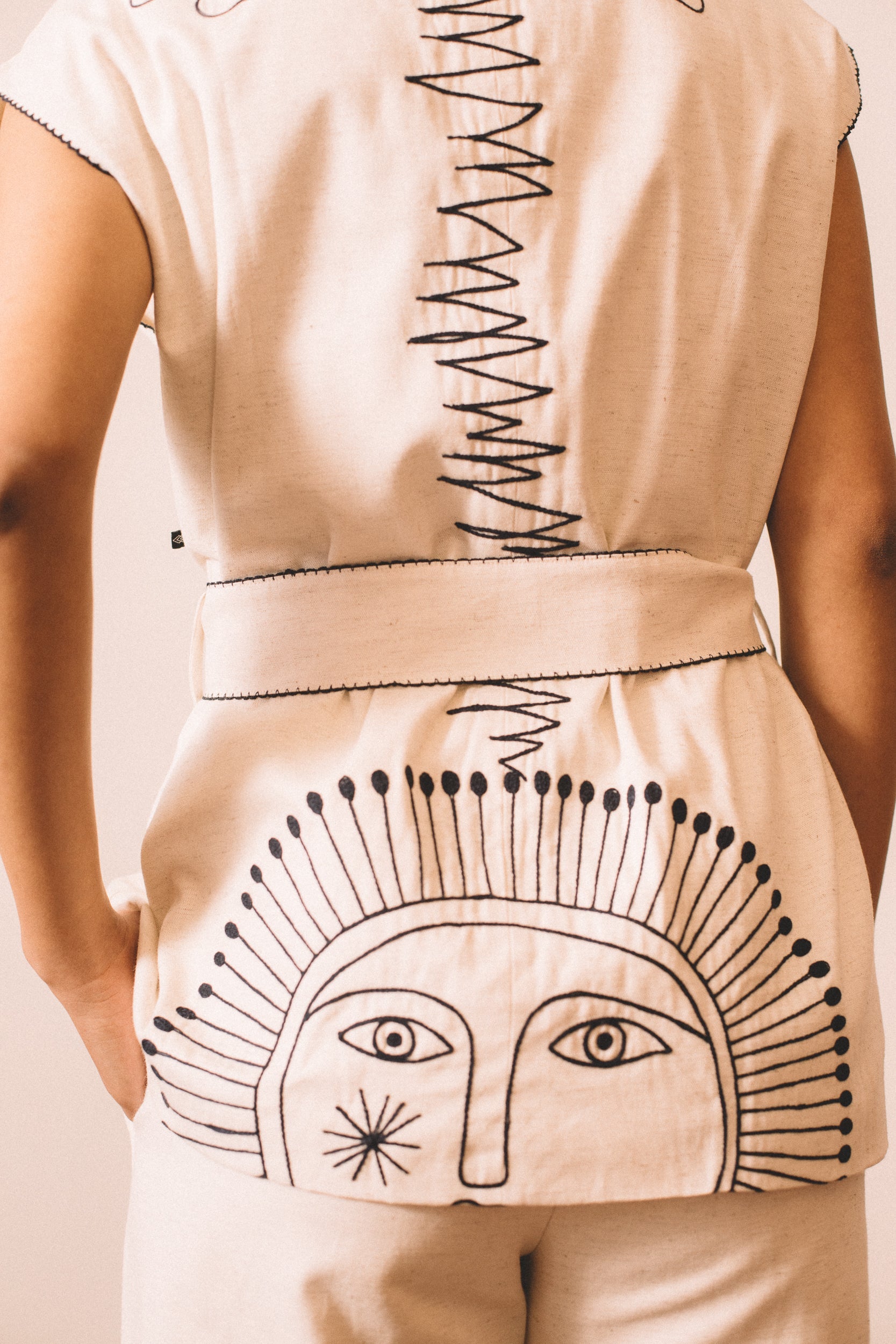 AGUSTINA - ERNESTINA VEST - Paz Lifestyle 