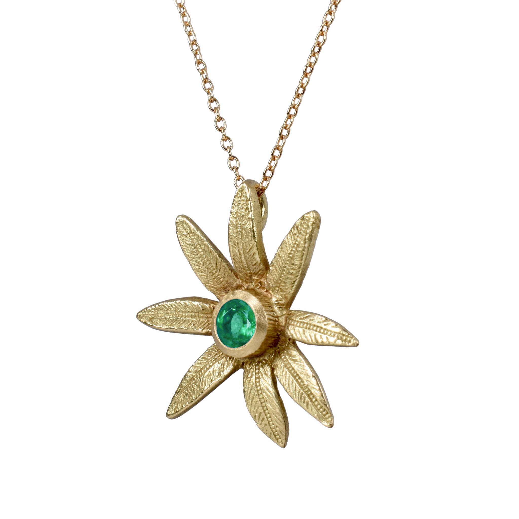 the flower pendant in 18K gold with a tsavorite gemstone - Paz Lifestyle 