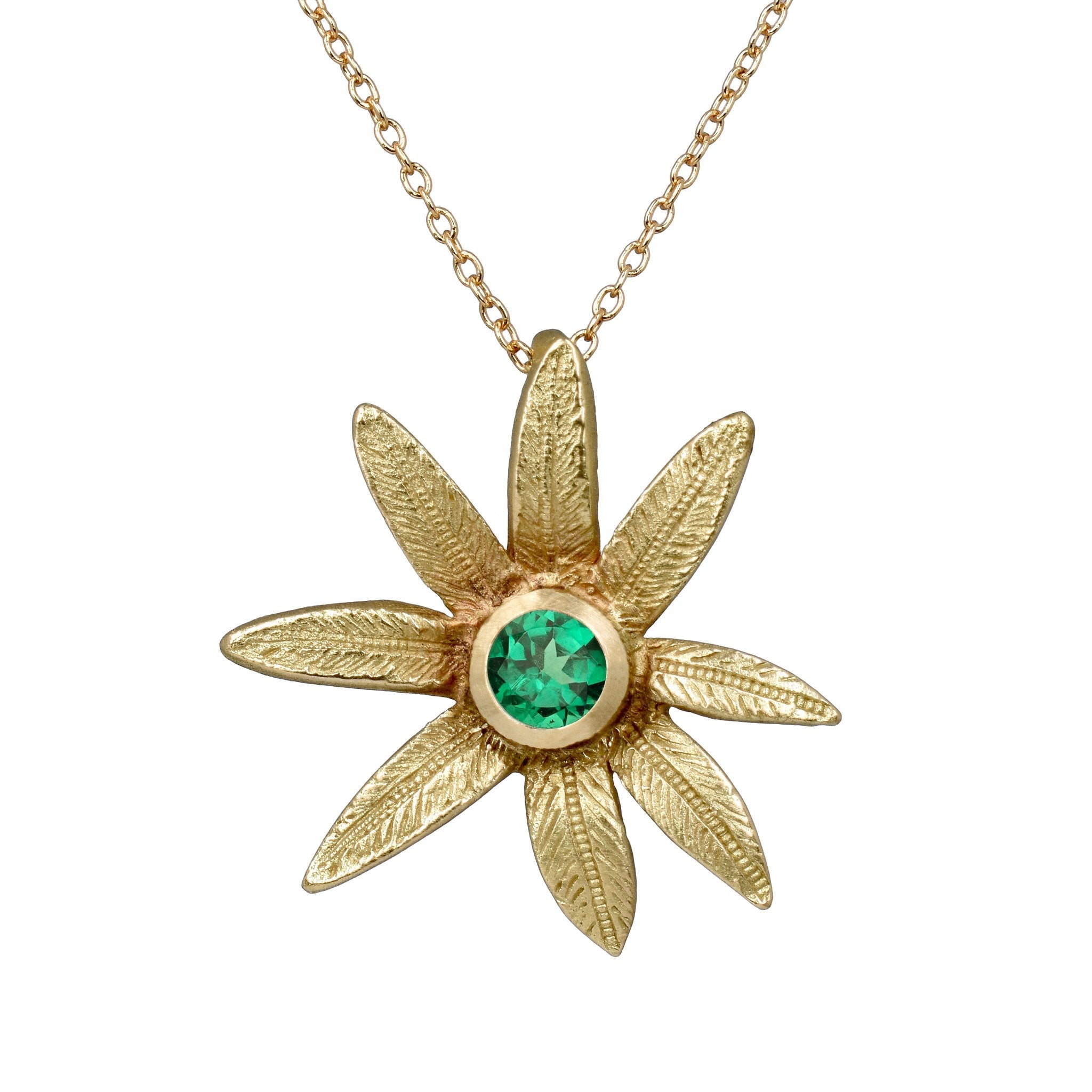 the flower pendant in 18K gold with a tsavorite gemstone - Paz Lifestyle 