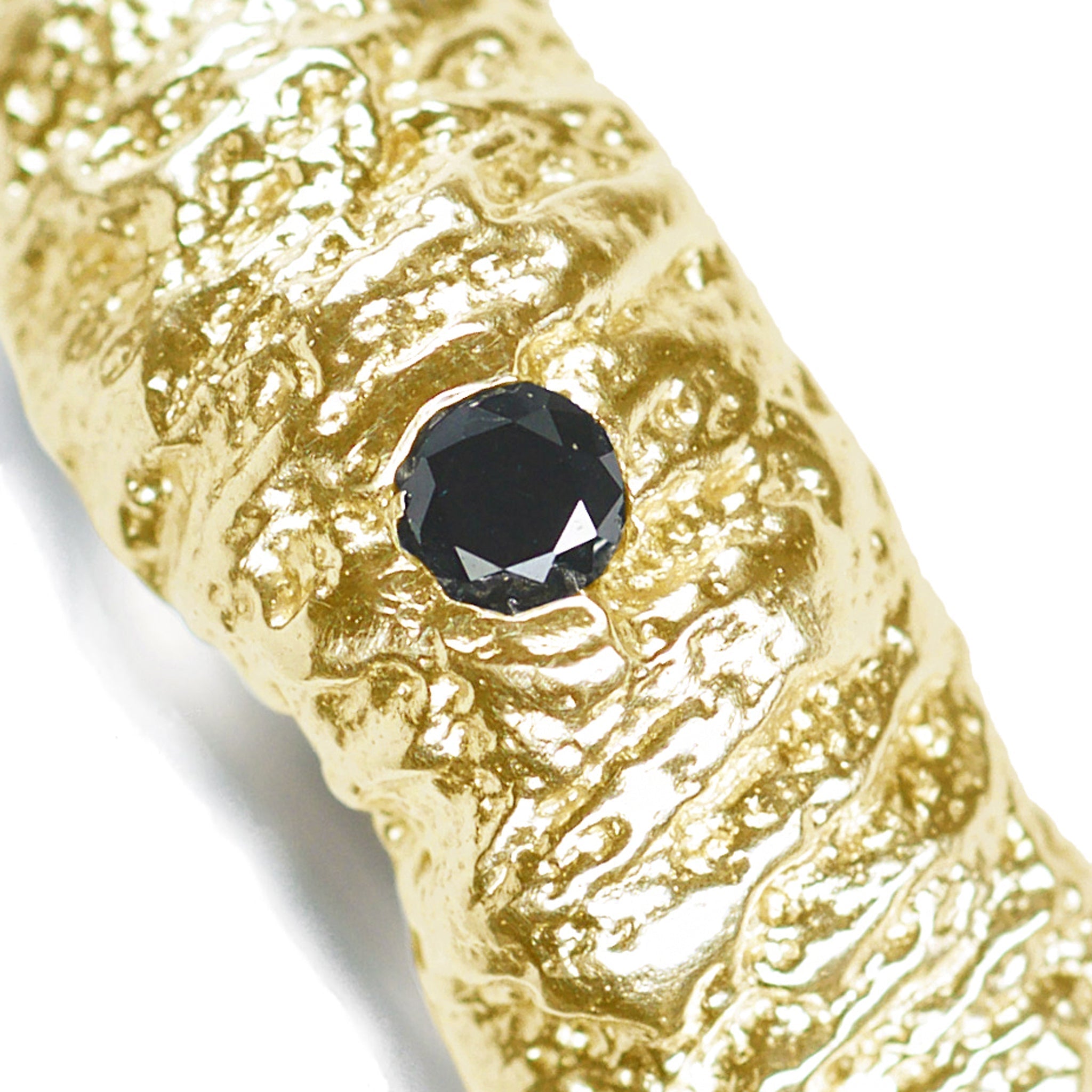 The tree trunk inprint wedding band in 14k and 18k white and yellow gold with a black diamond - Paz Lifestyle 