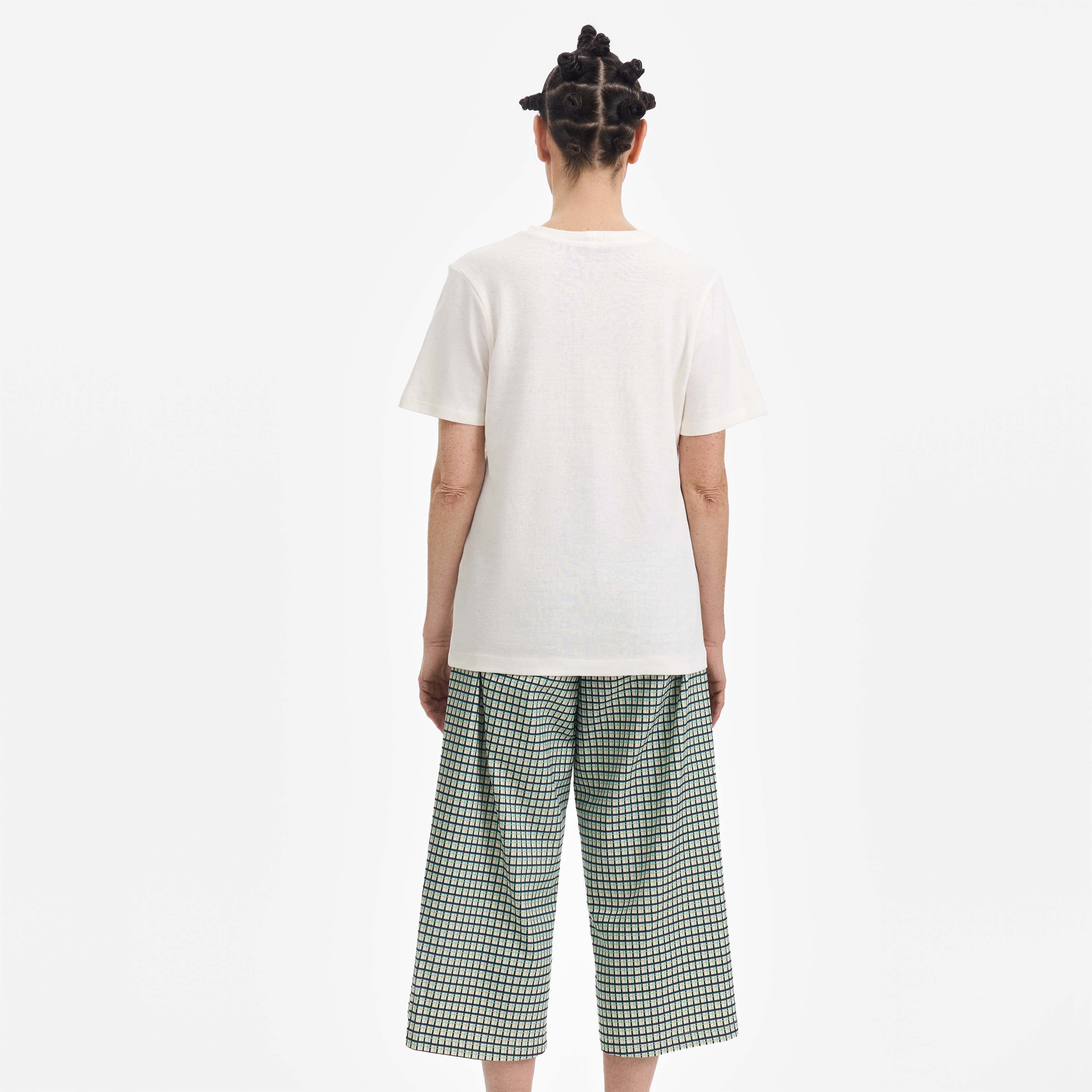 White T-Shirt - Paz Lifestyle 