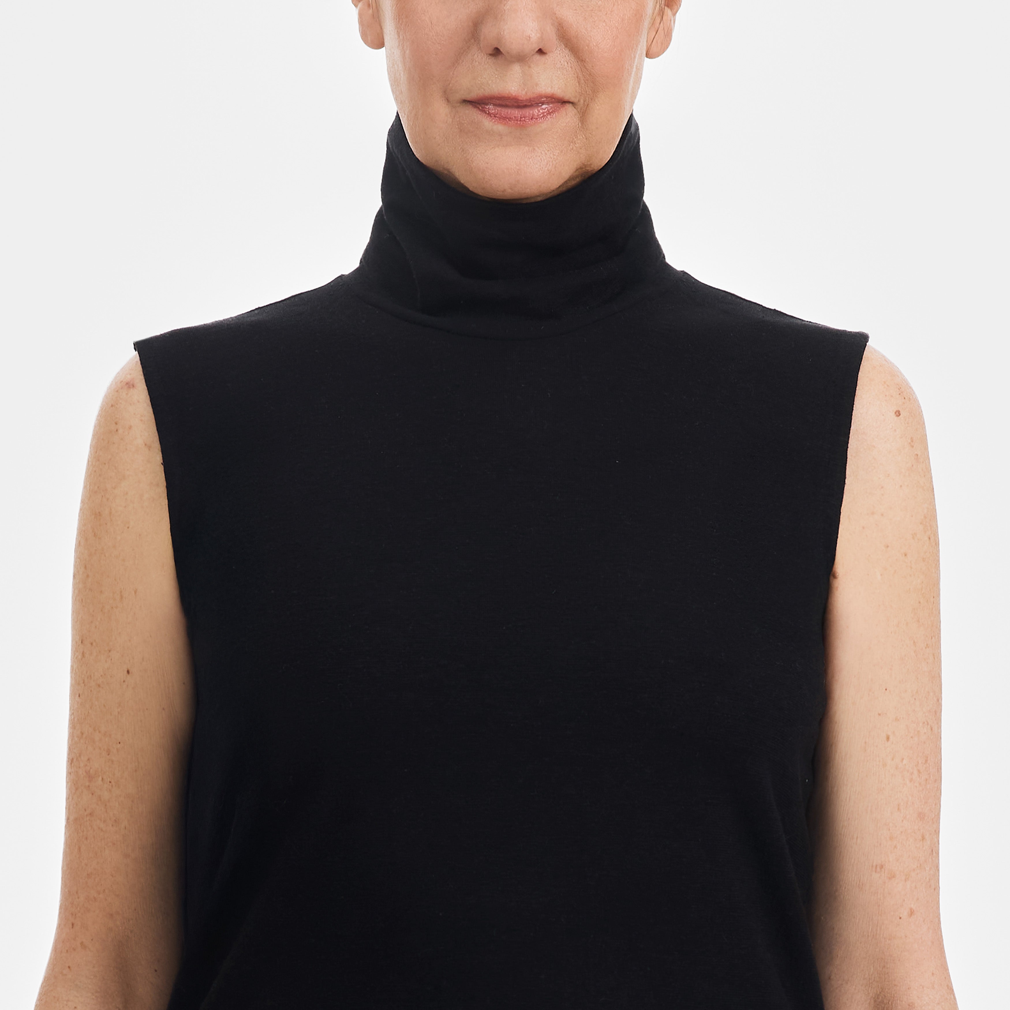 Sleeveless Turtleneck - Paz Lifestyle 