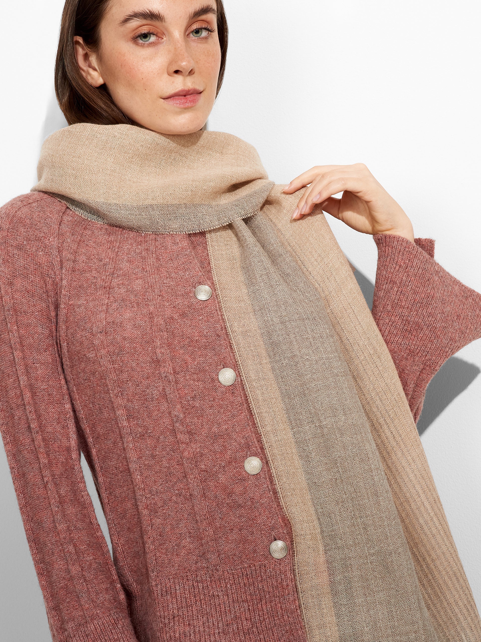 Pesca Shawl Baby Alpaca Color Grey