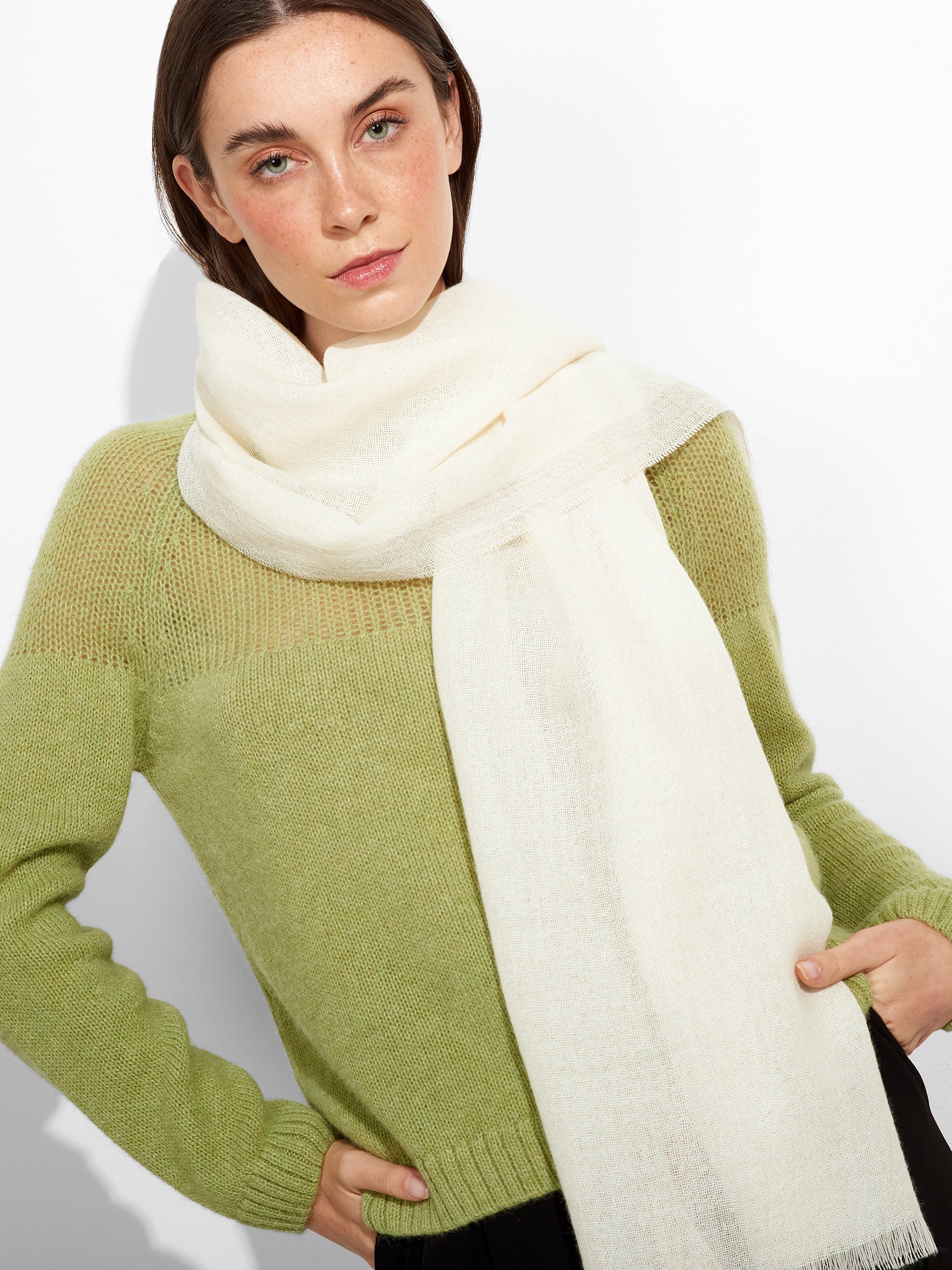 Rum Shawl Baby Alpaca Color Ecru