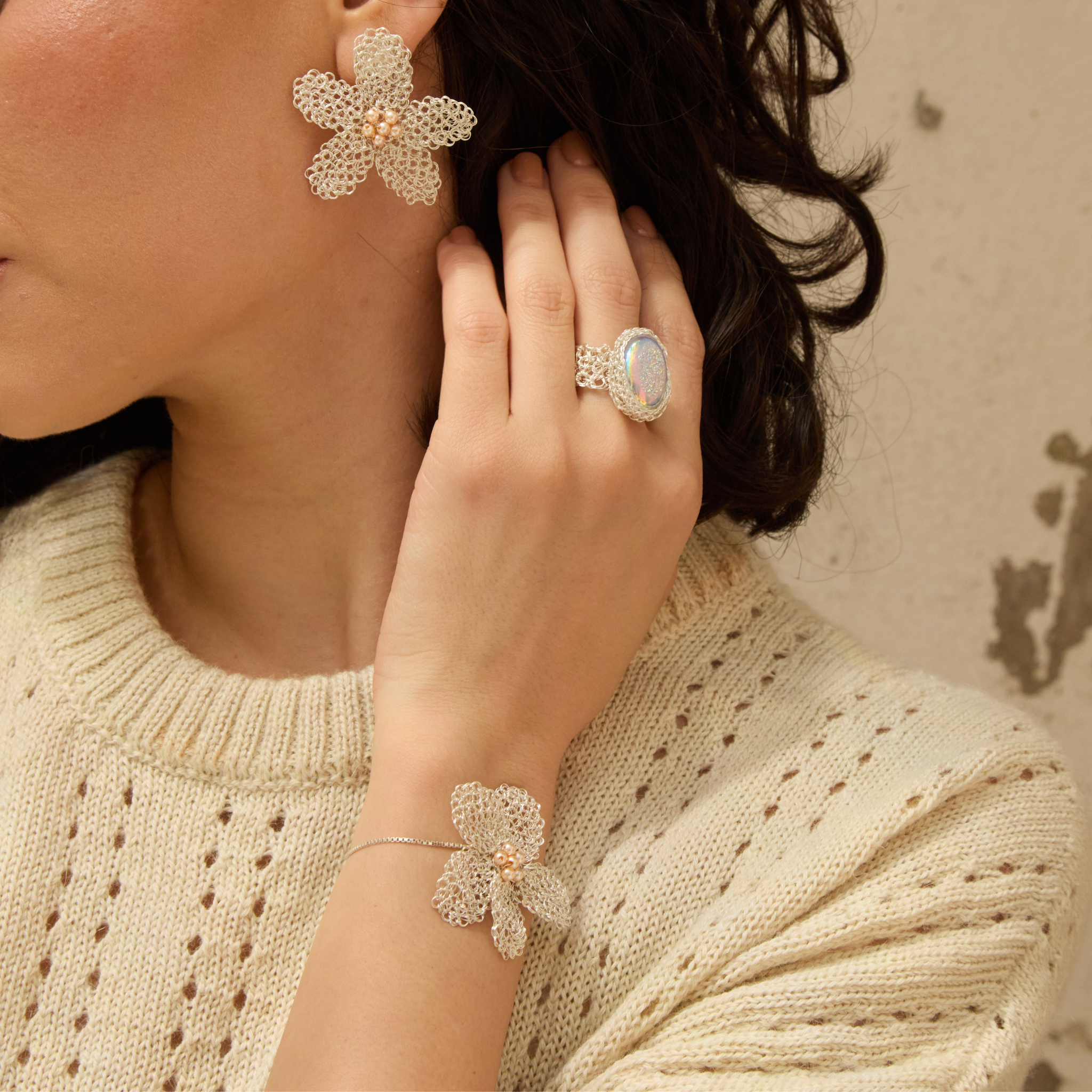 Adjustable Hibiscus Bracelet - Paz Lifestyle 