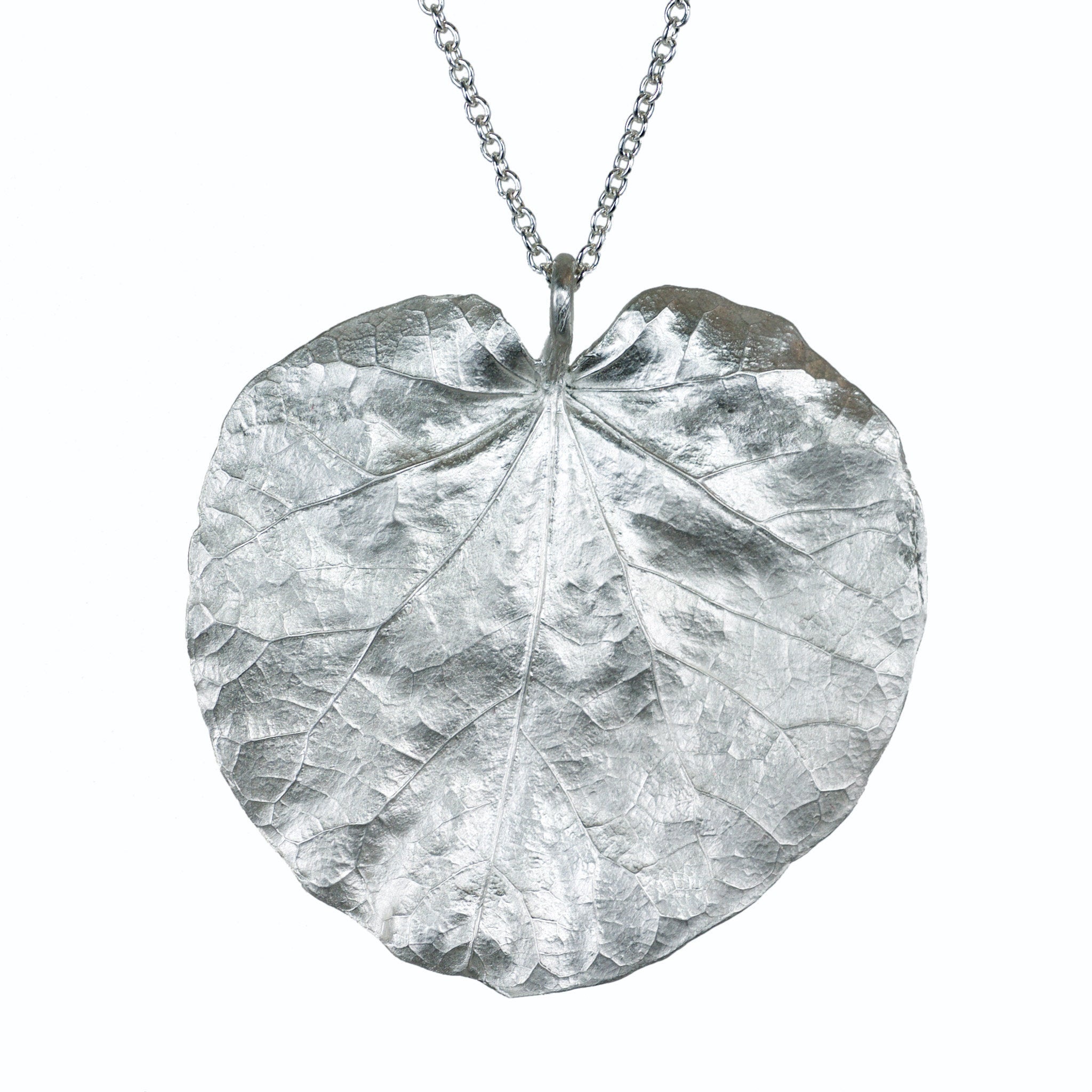 The Corsican leaf lily pad shape heart pendant - Paz Lifestyle 