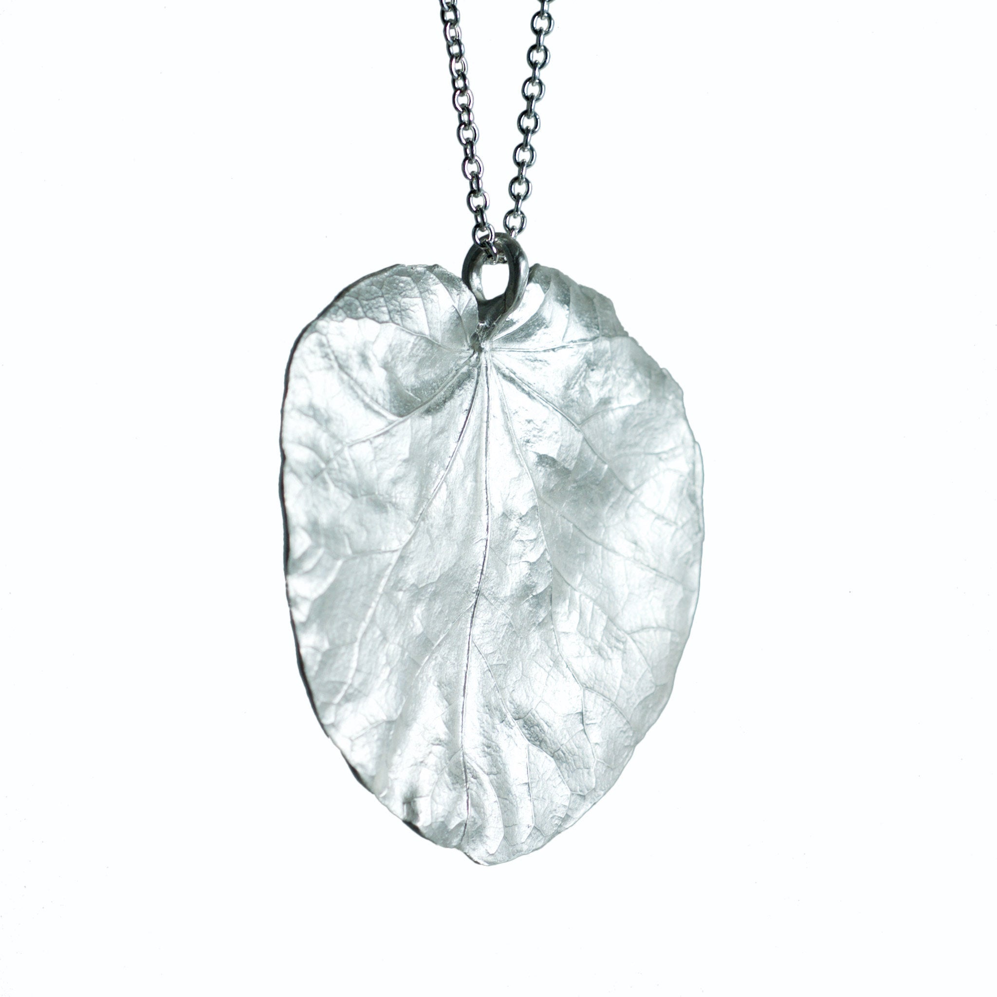 The Corsican leaf lily pad shape heart pendant - Paz Lifestyle 