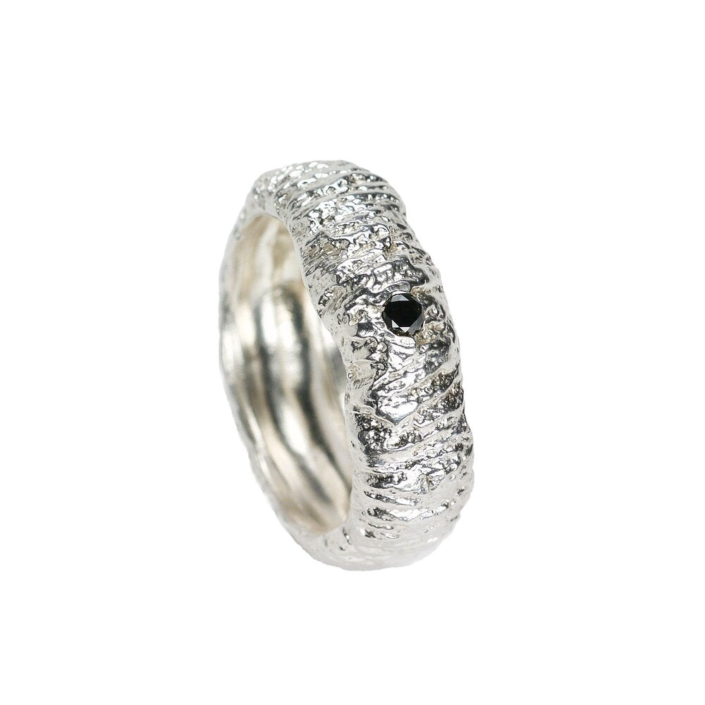 The tree trunk inprint wedding band in 14k and 18k white and yellow gold with a black diamond - Paz Lifestyle 
