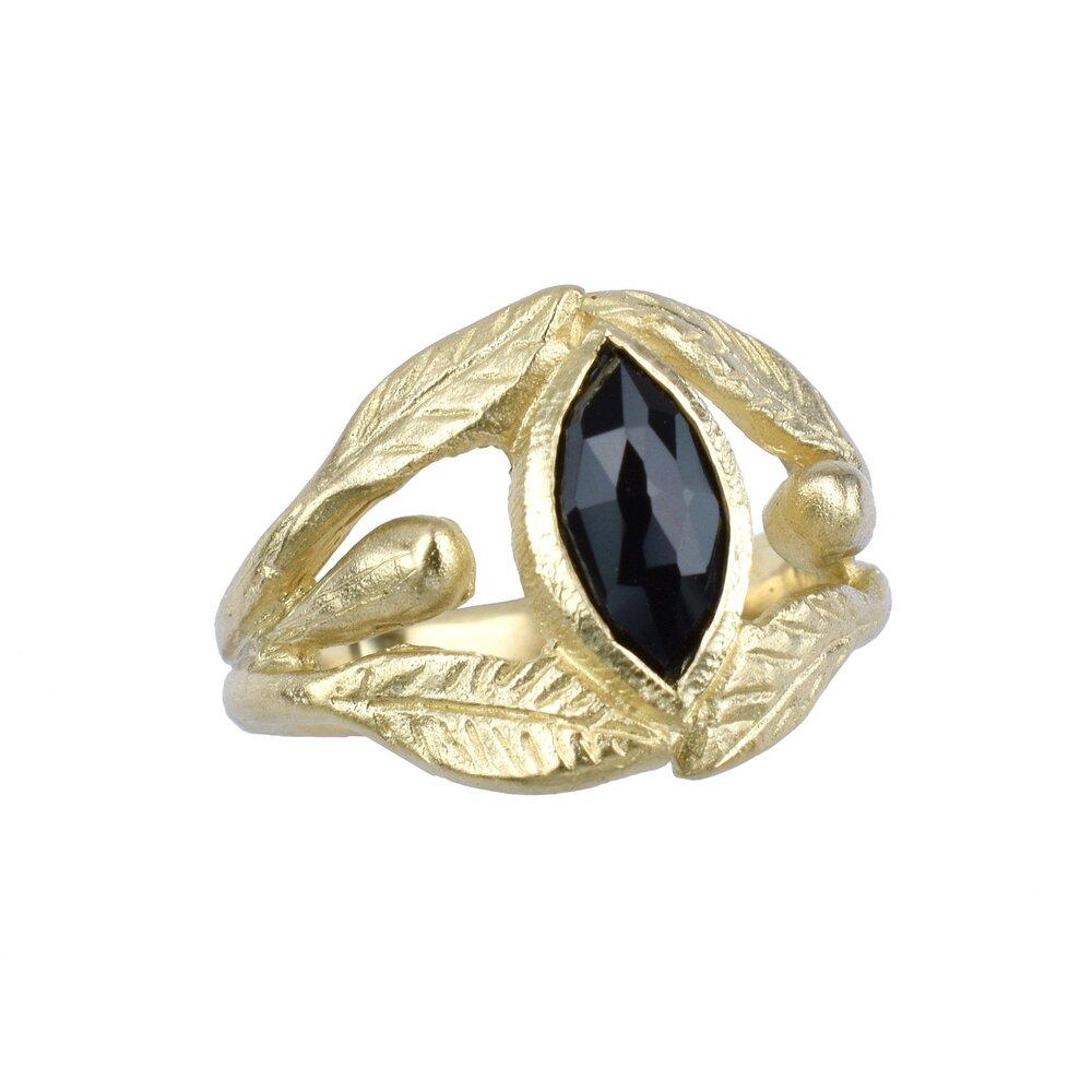 La Marquise 10K yellow gold with onyx - Paz Lifestyle 