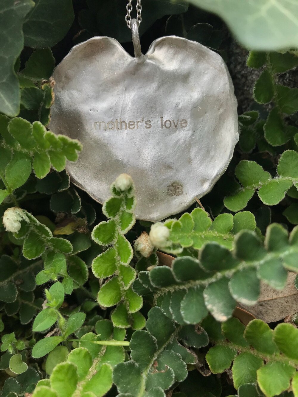 The Corsican leaf lily pad shape heart pendant - Paz Lifestyle 