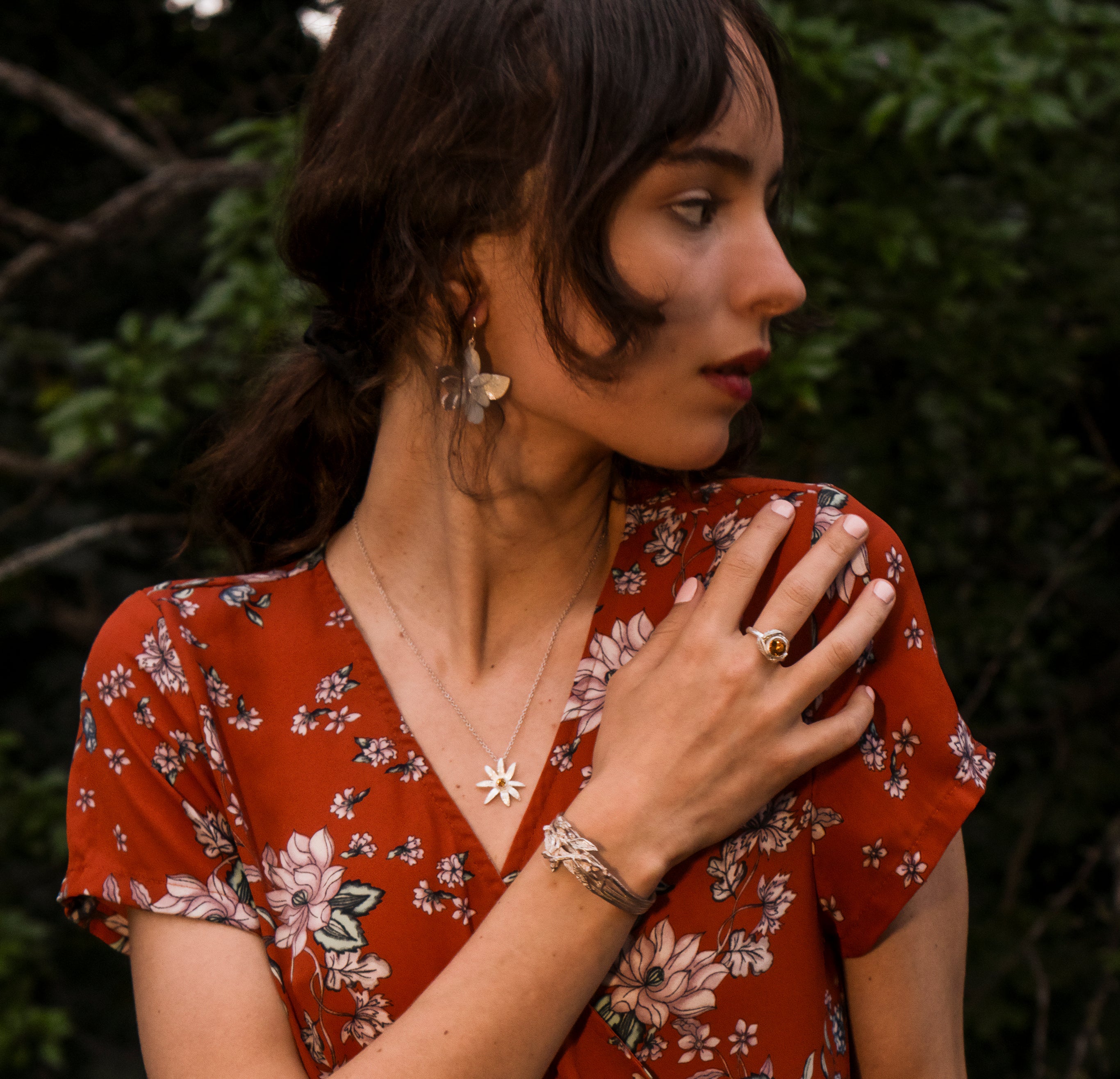 the flower pendant in silver with a golden citrine - Paz Lifestyle 