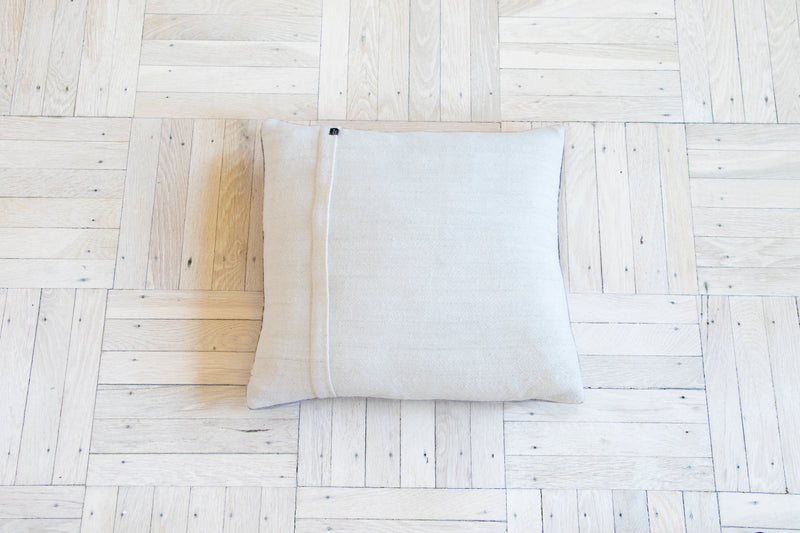  Sustainable lifestyle brand Ponchos Rojas handmade throw pillows at PazLifestyle.com 